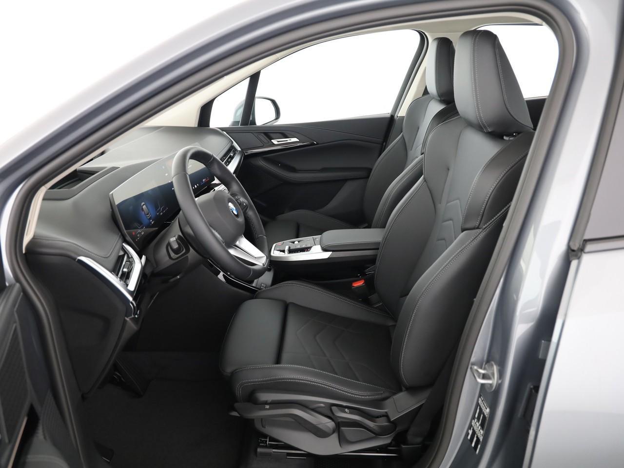 BMW 218i Active Tourer-image-24