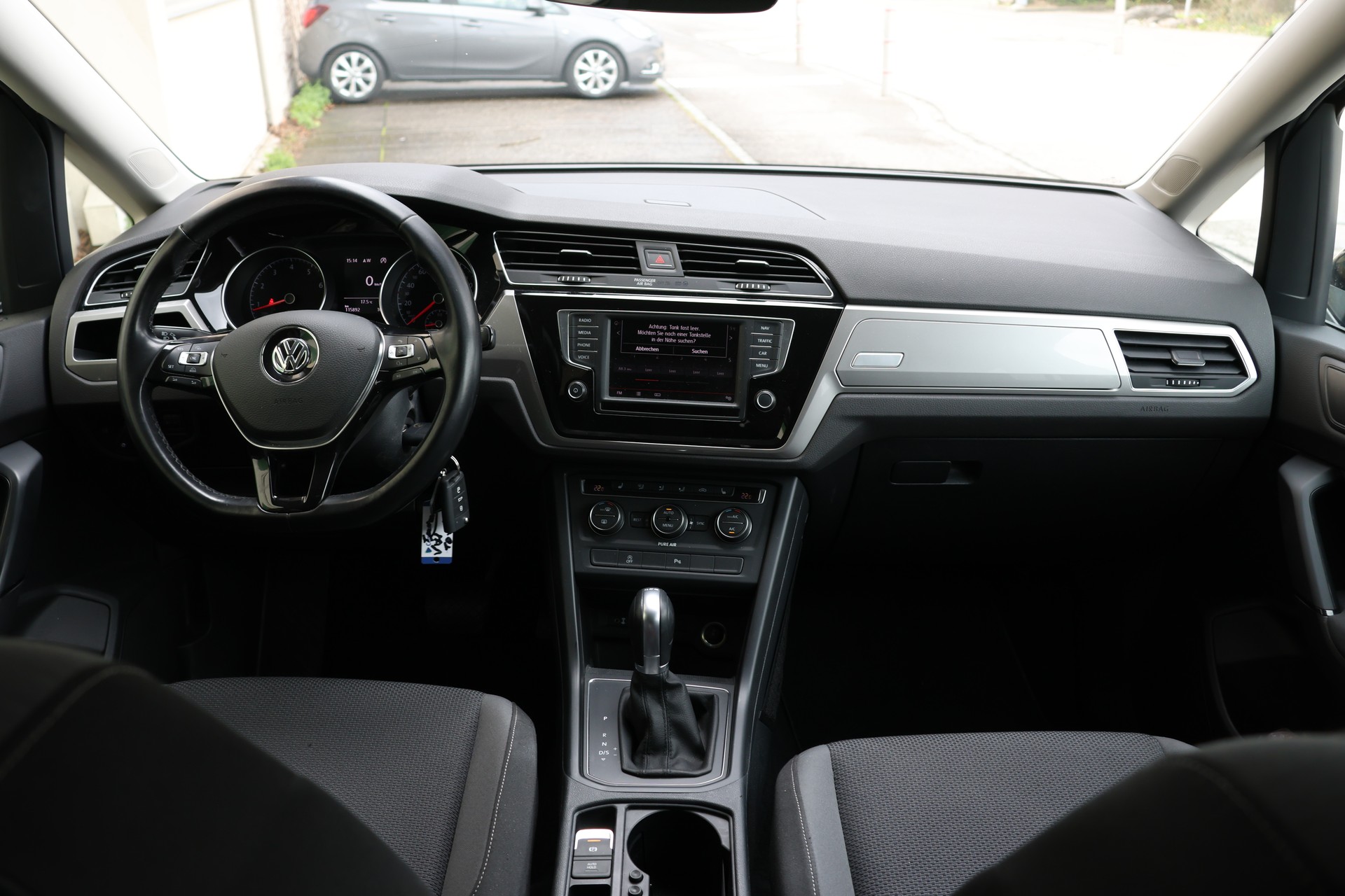 VW Touran 1.4 TSI BlueMotion Technology Trendline DSG-image-12