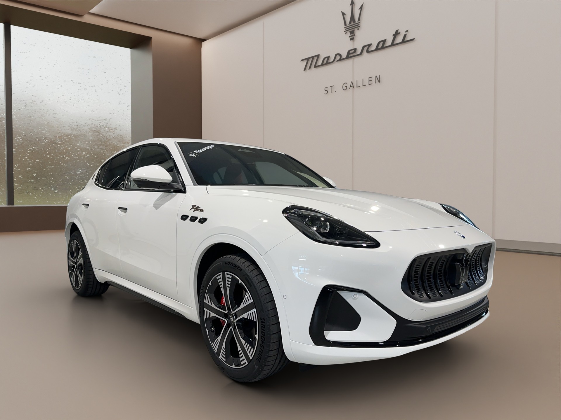 MASERATI Grecale Folgore-showroom-element-2