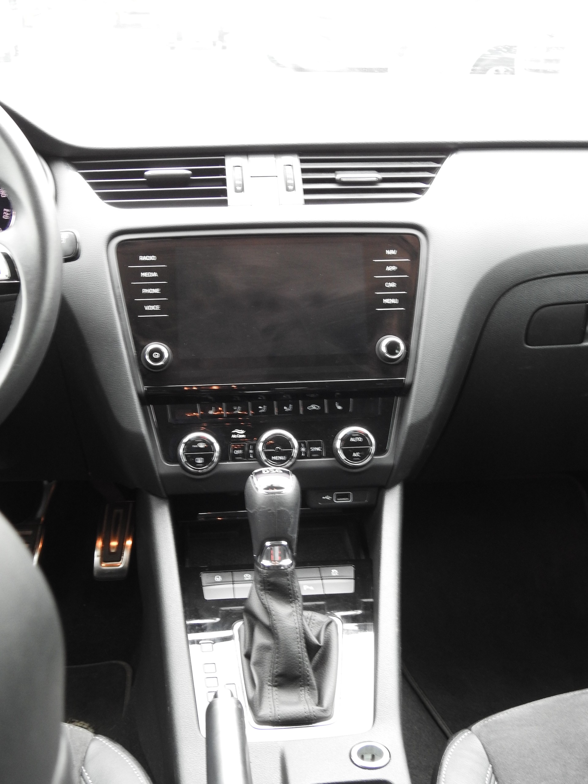 SKODA Octavia Combi 2.0 TDI Scout 4x4 DSG-image-17
