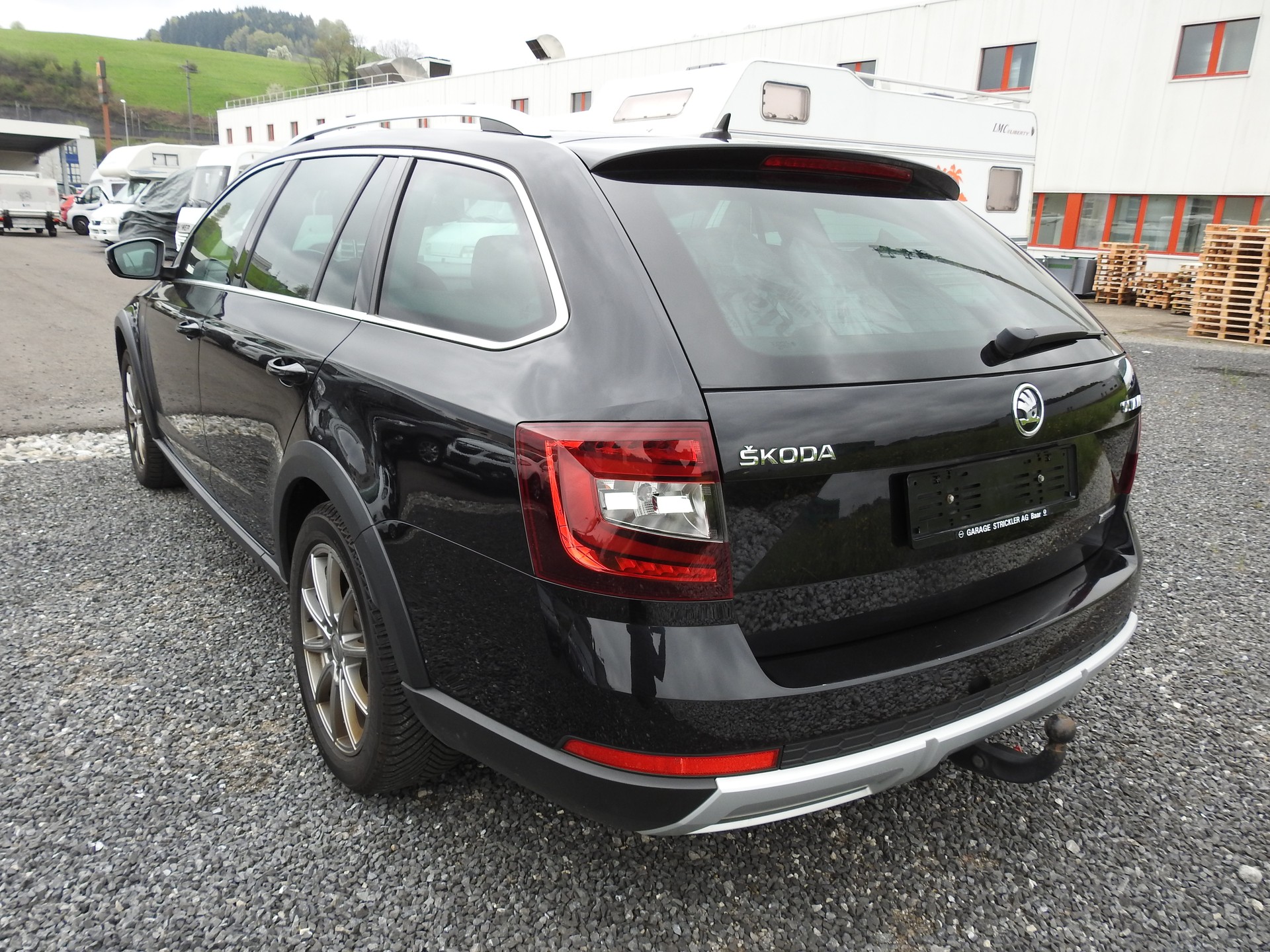 SKODA Octavia Combi 2.0 TDI Scout 4x4 DSG-image-3