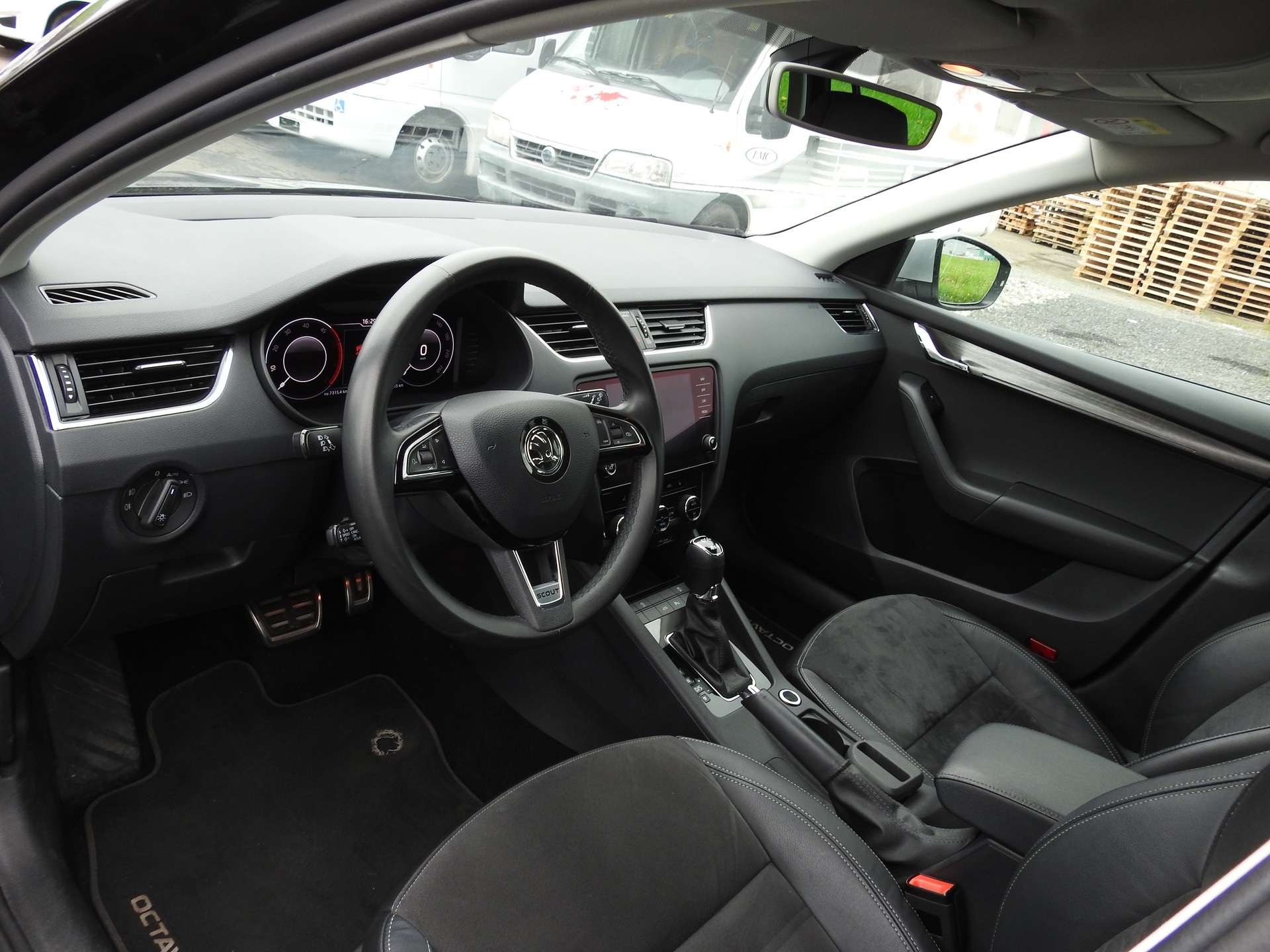 SKODA Octavia Combi 2.0 TDI Scout 4x4 DSG-image-15