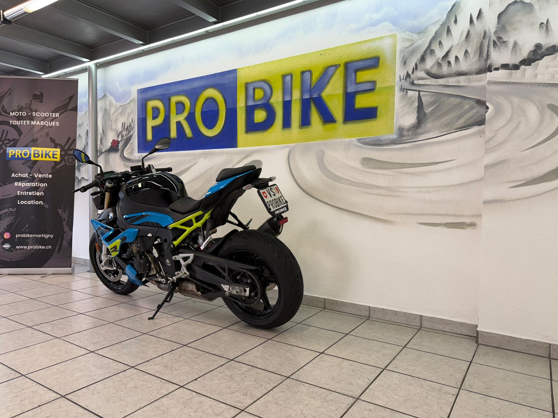 BMW S 1000 R-showroom-element-3