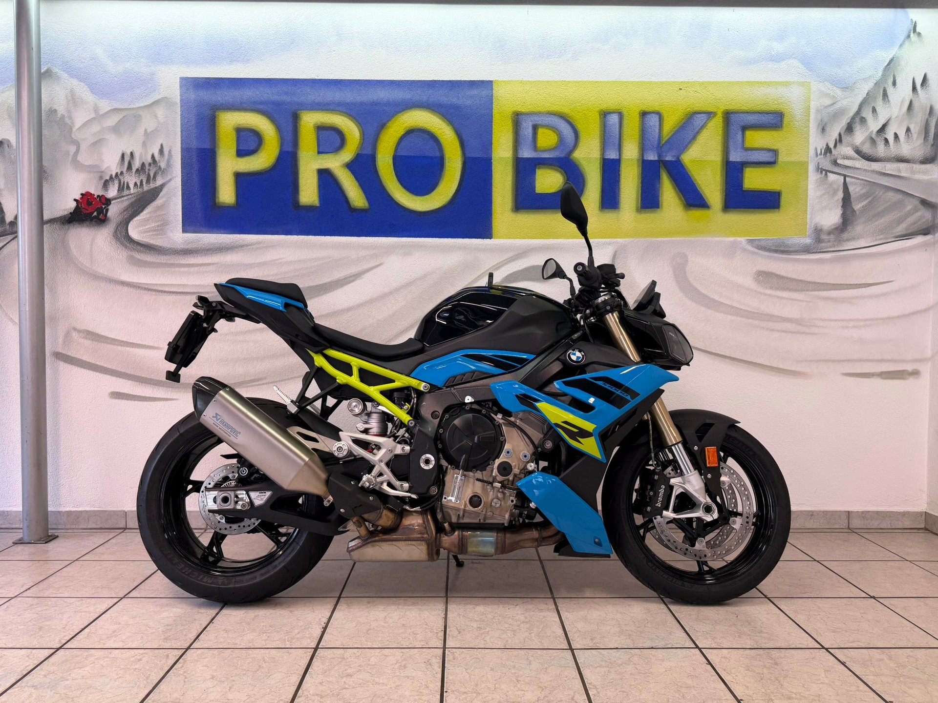 BMW S 1000 R-showroom-element-1