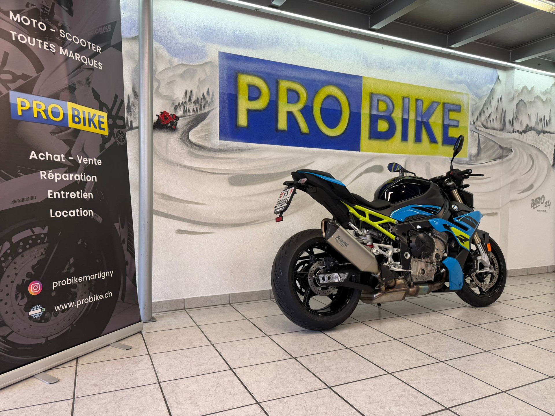 BMW S 1000 R-showroom-element-2