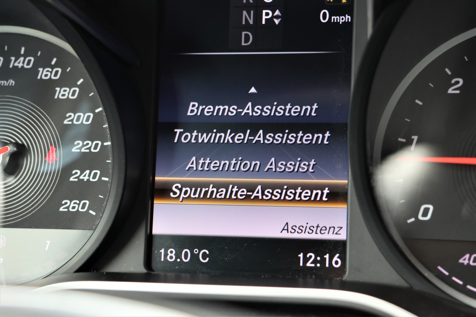 MERCEDES-BENZ V 300 d lang Swiss Edition 4Matic 9G-Tronic (CH) 7 Plätzer-image-32
