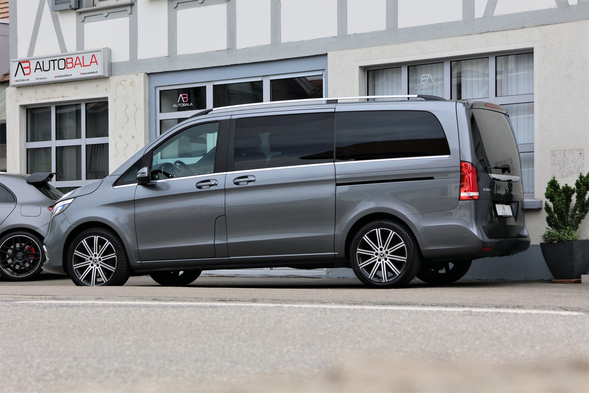 MERCEDES-BENZ V 300 d lang Swiss Edition 4Matic 9G-Tronic (CH) 7 Plätzer-image-3