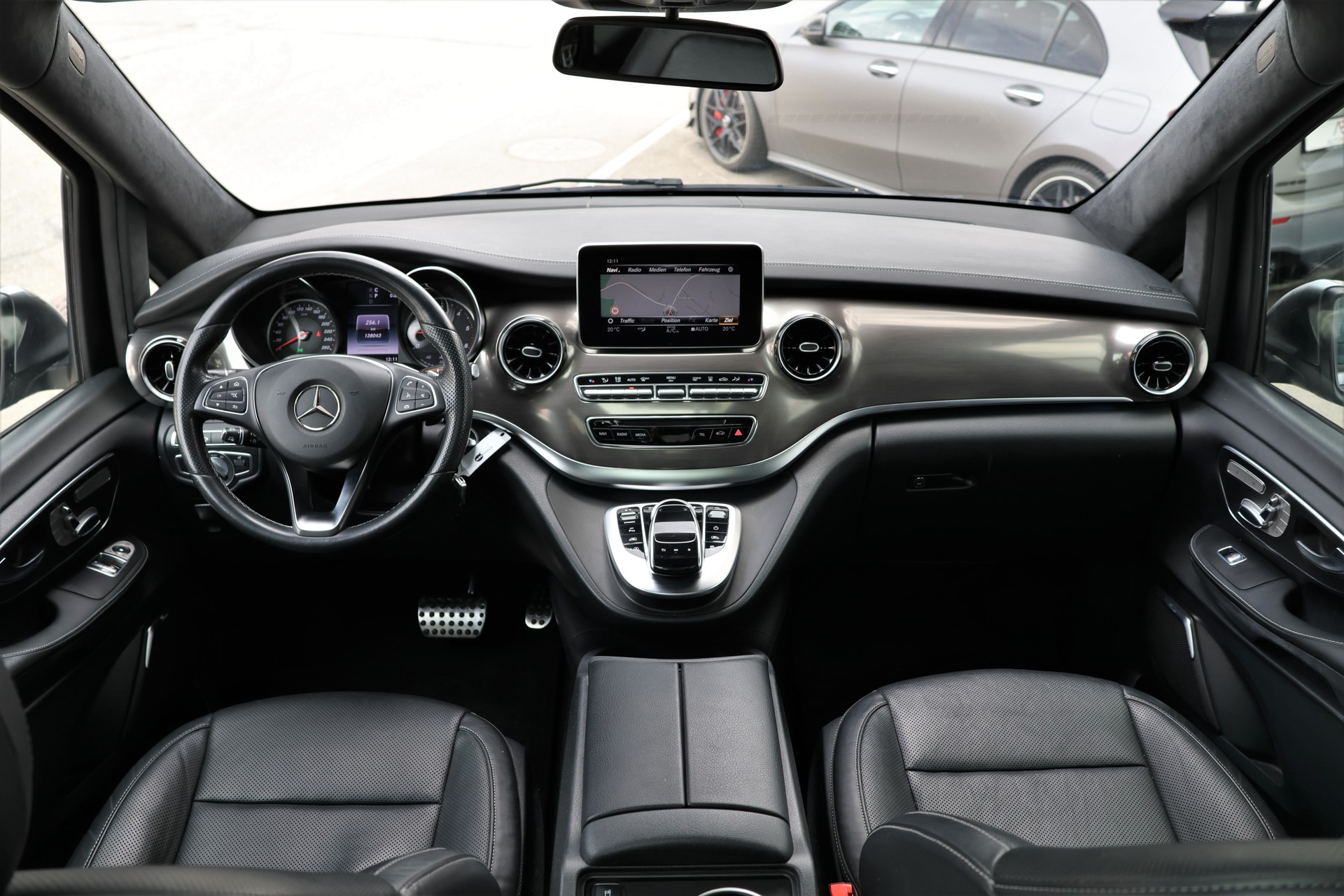 MERCEDES-BENZ V 300 d lang Swiss Edition 4Matic 9G-Tronic (CH) 7 Plätzer-image-22