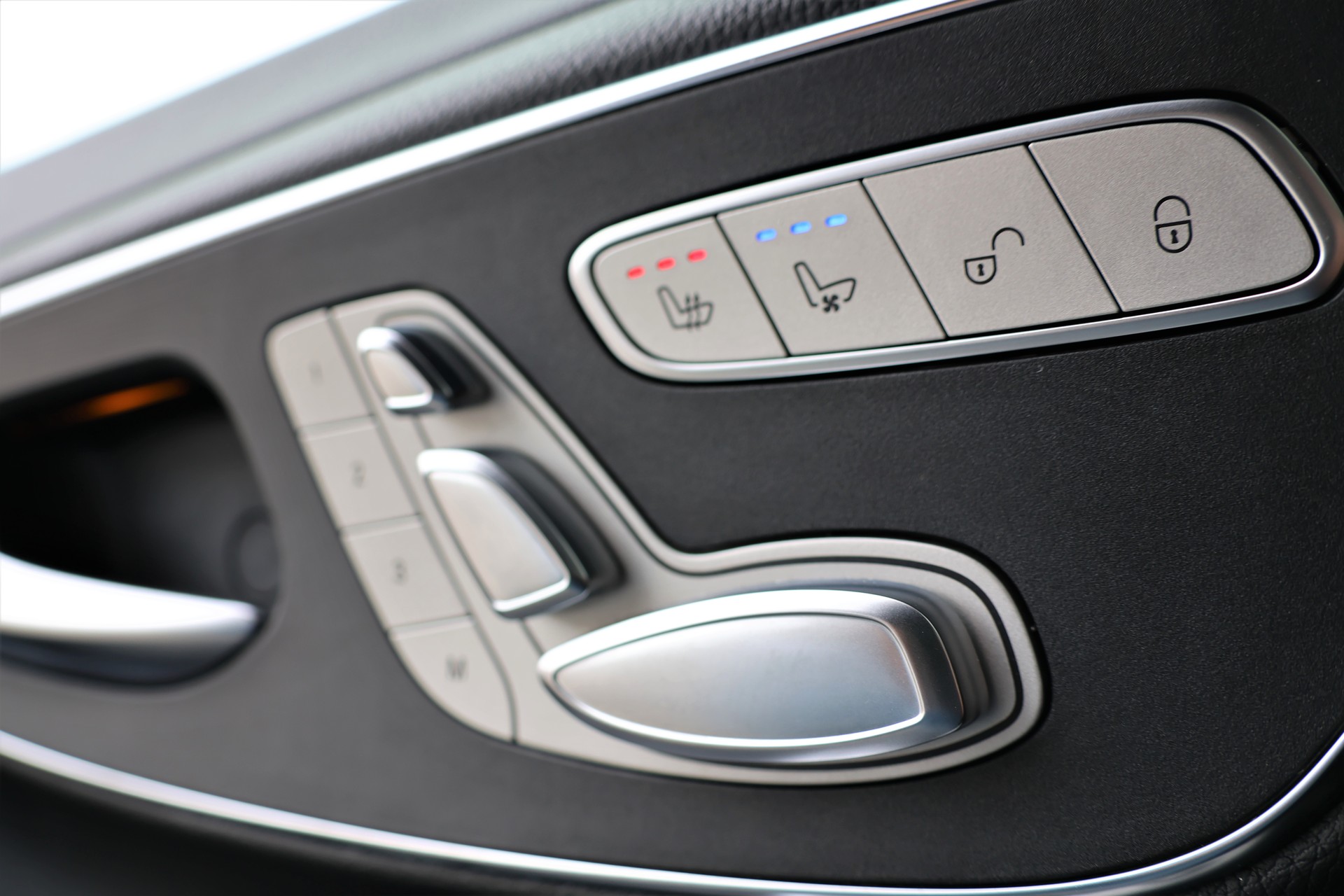 MERCEDES-BENZ V 300 d lang Swiss Edition 4Matic 9G-Tronic (CH) 7 Plätzer-image-11
