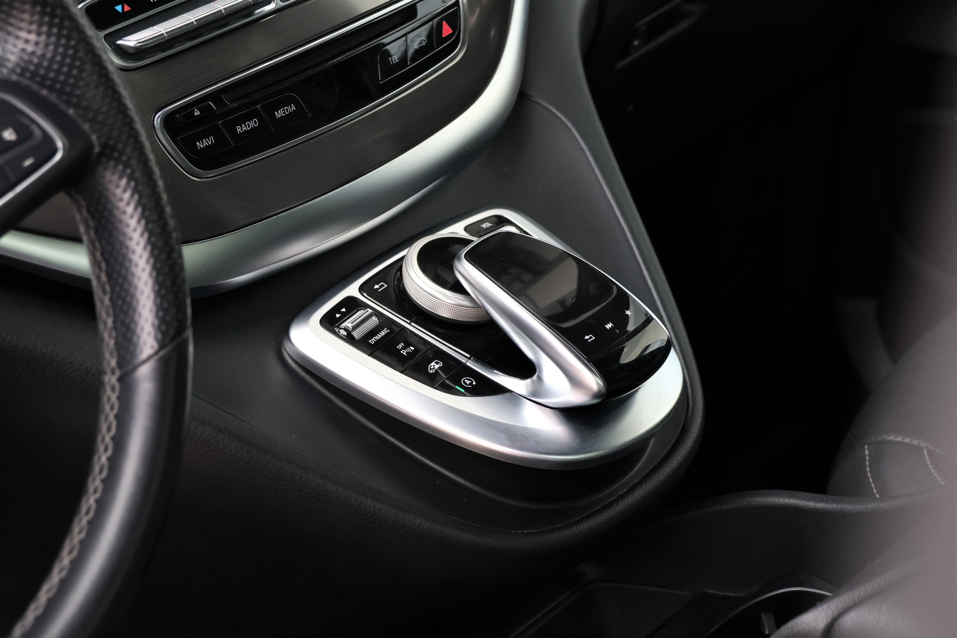 MERCEDES-BENZ V 300 d lang Swiss Edition 4Matic 9G-Tronic (CH) 7 Plätzer-image-10