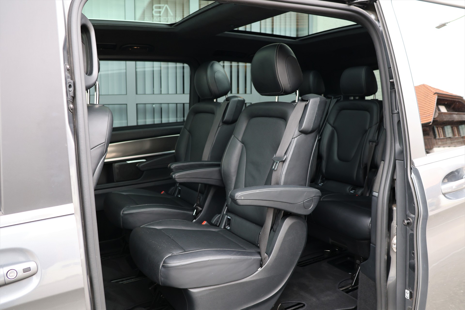 MERCEDES-BENZ V 300 d lang Swiss Edition 4Matic 9G-Tronic (CH) 7 Plätzer-image-13