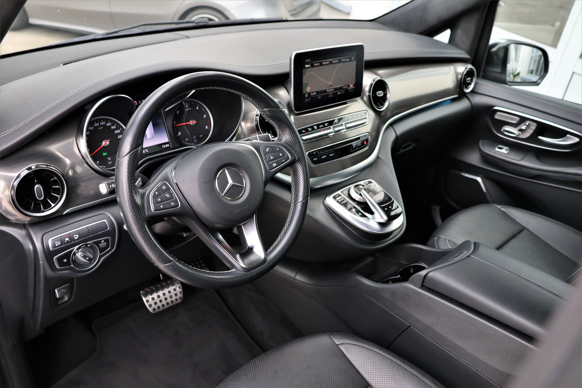 MERCEDES-BENZ V 300 d lang Swiss Edition 4Matic 9G-Tronic (CH) 7 Plätzer-image-9