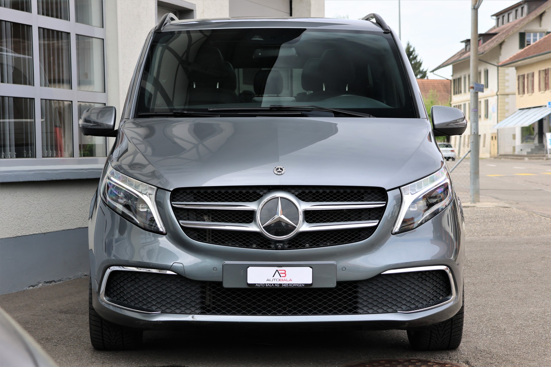 MERCEDES-BENZ V 300 d lang Swiss Edition 4Matic 9G-Tronic (CH) 7 Plätzer-image-1