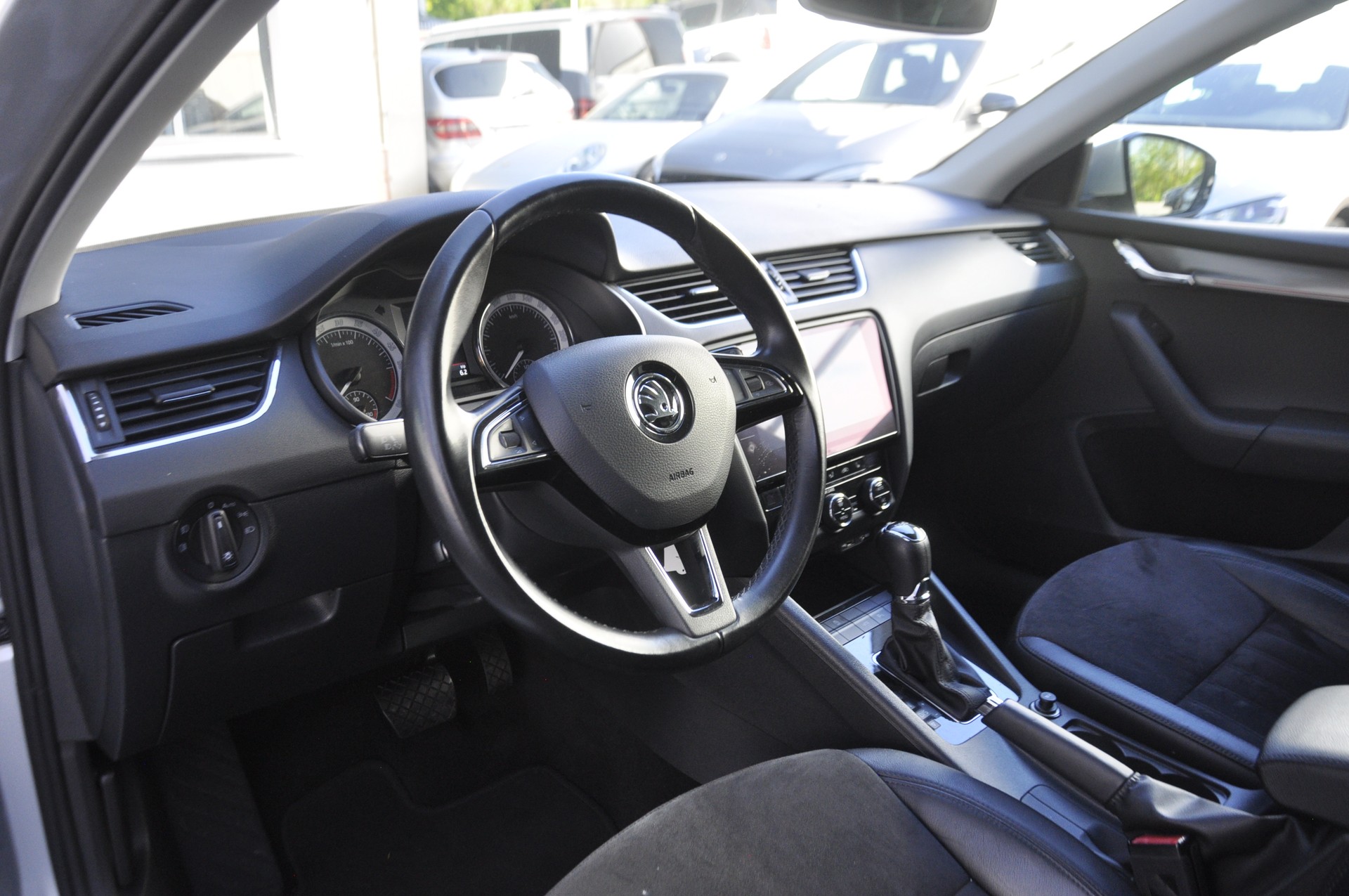 SKODA Octavia Combi 2.0 TDI Style DSG I Anhängerkupplung-image-5