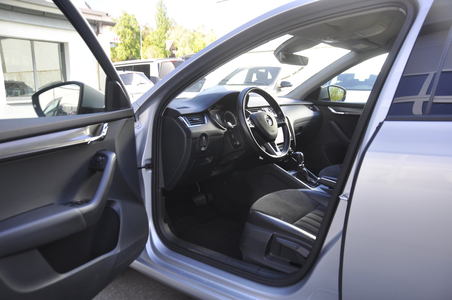 SKODA Octavia Combi 2.0 TDI Style DSG I Anhängerkupplung-image-3