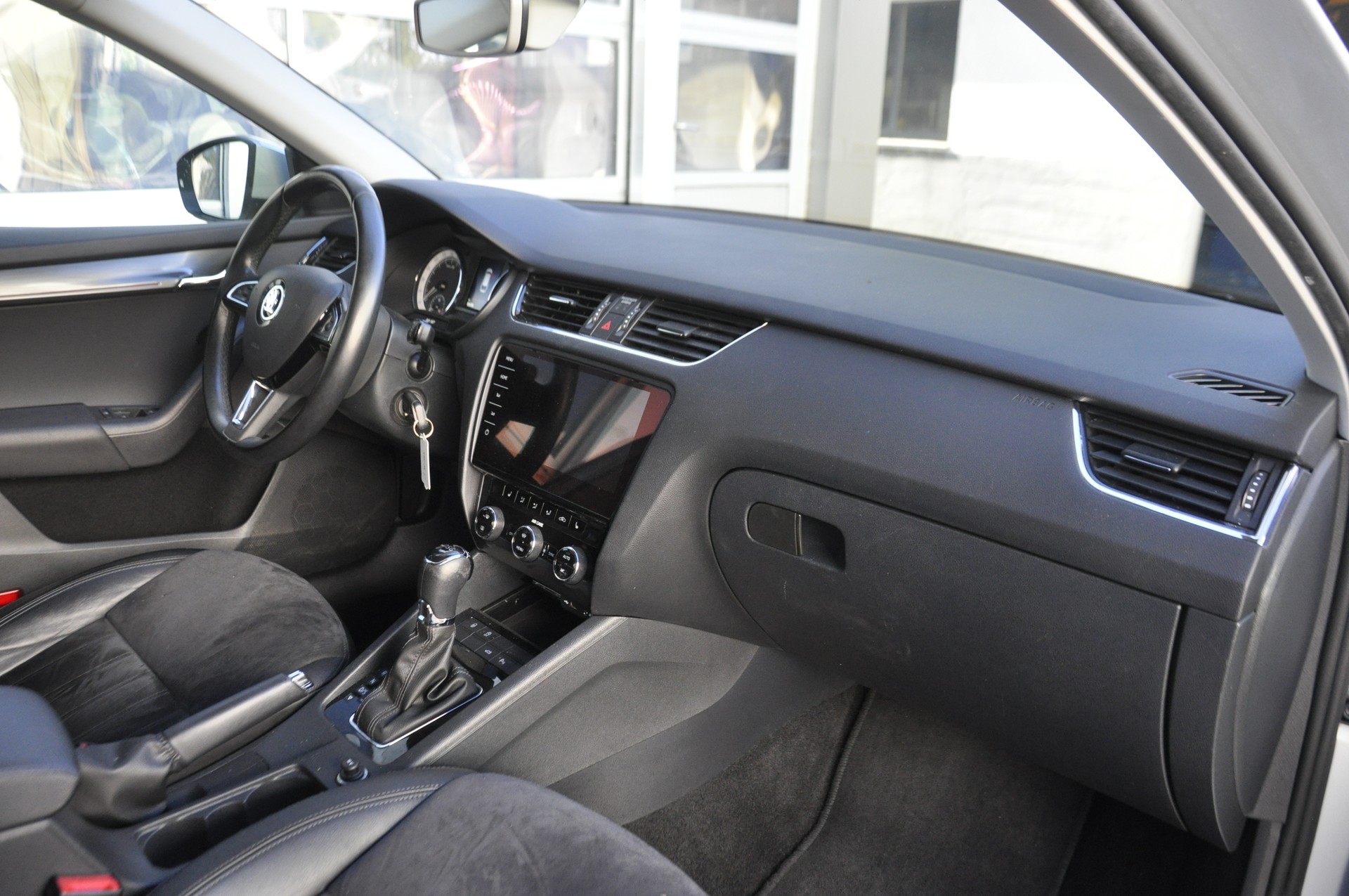 SKODA Octavia Combi 2.0 TDI Style DSG I Anhängerkupplung-image-7