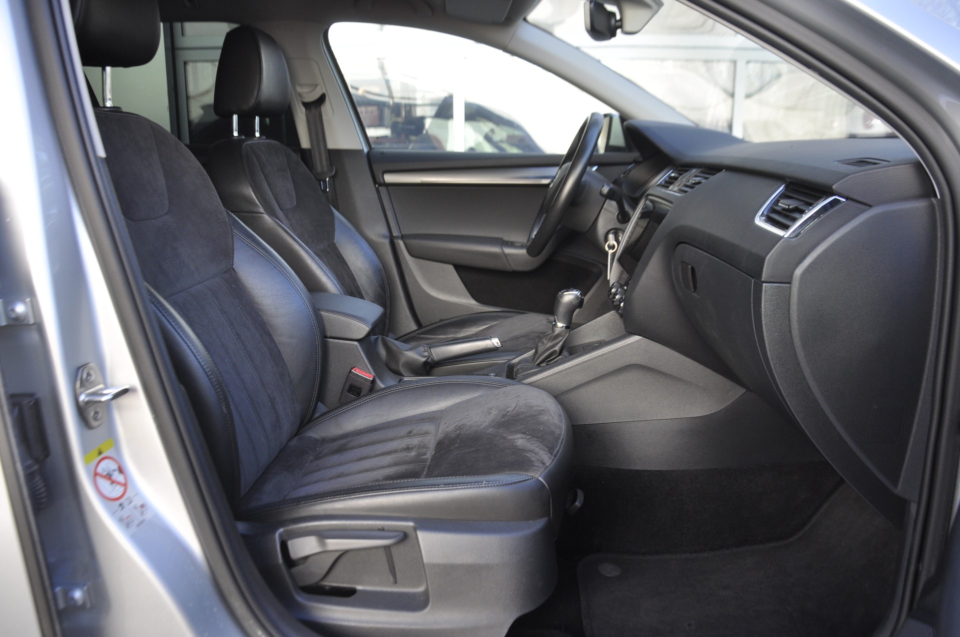 SKODA Octavia Combi 2.0 TDI Style DSG I Anhängerkupplung-image-6