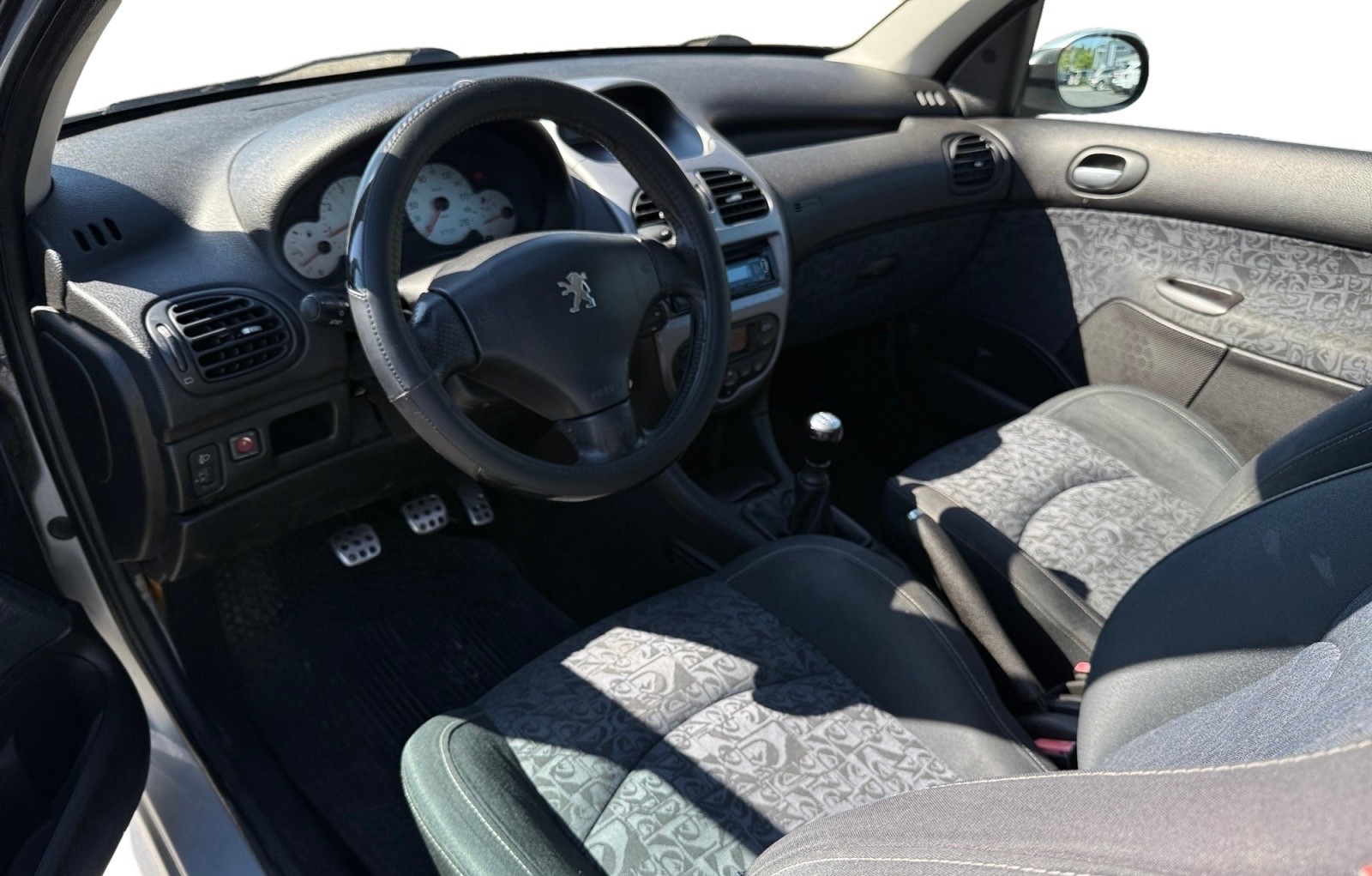PEUGEOT 206 1.6 16V Quiksilver-image-8