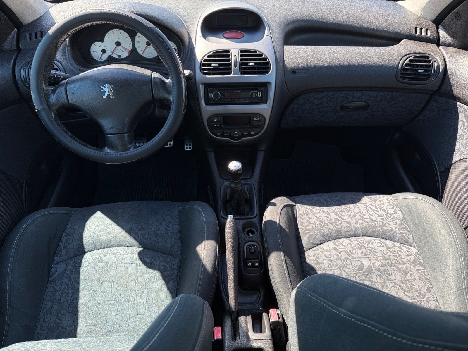 PEUGEOT 206 1.6 16V Quiksilver-image-9