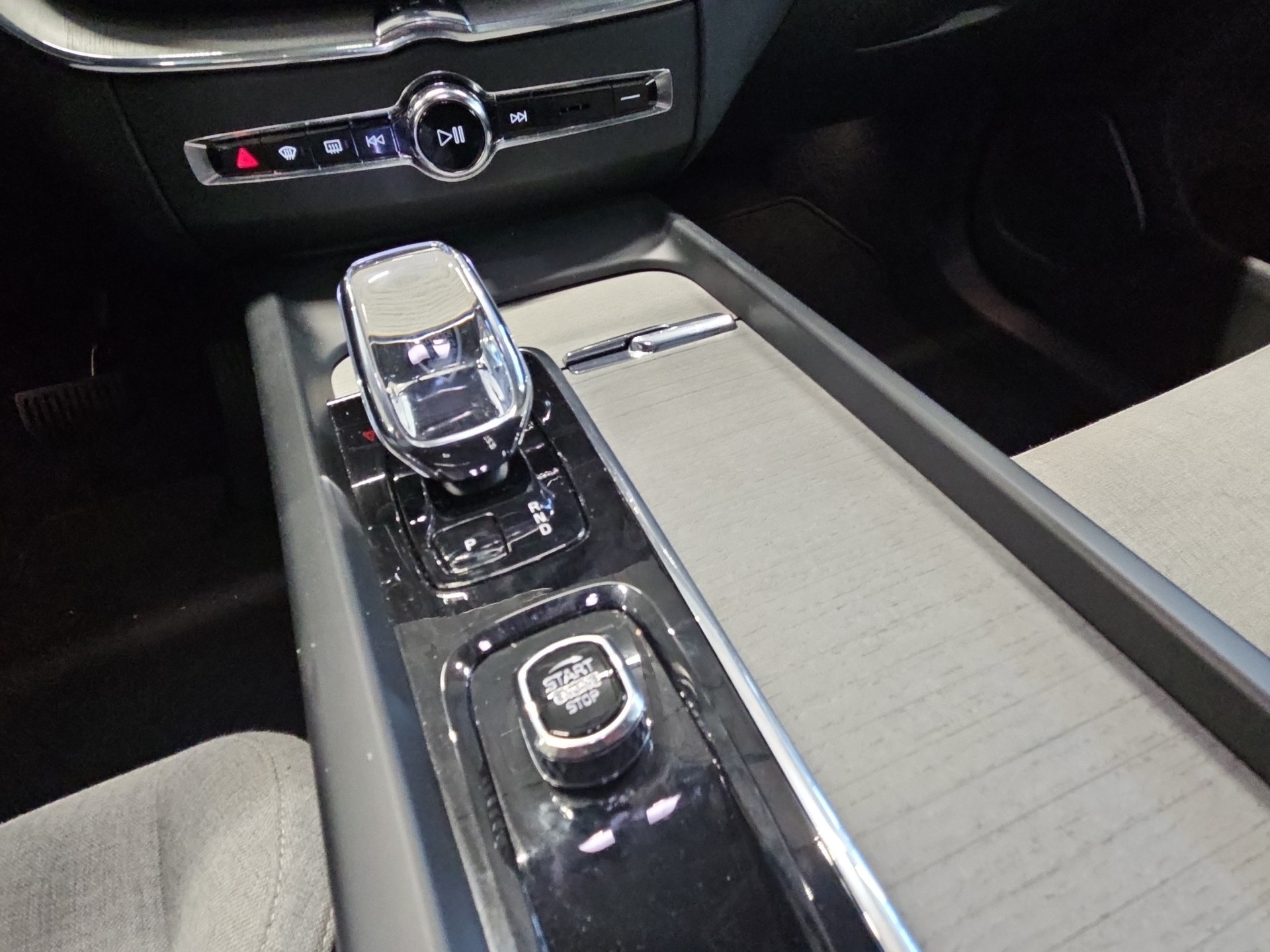 VOLVO XC60 2.0 T8 TE XCENTRIC eAWD-image-14