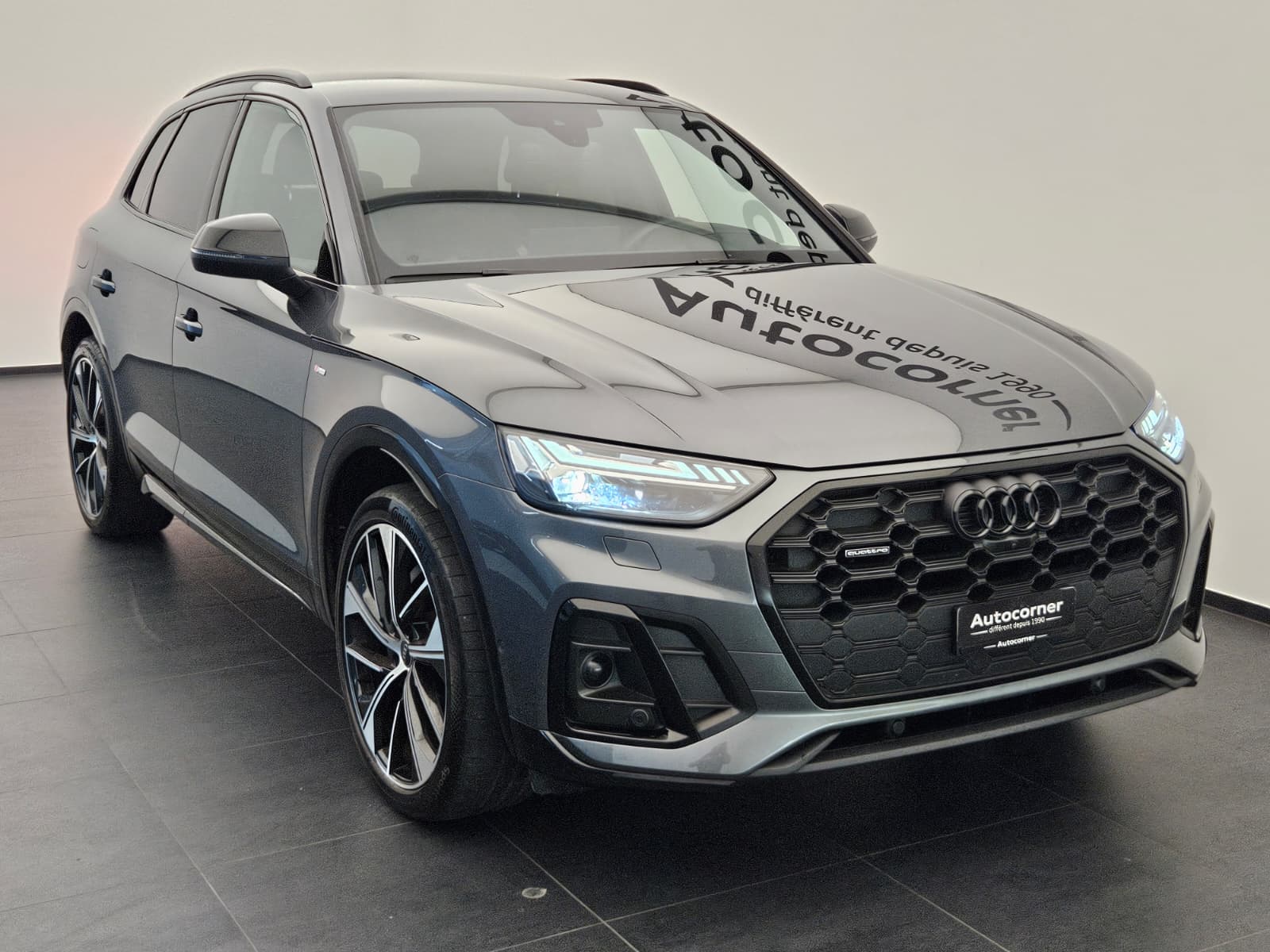 AUDI Q5 40 TDI Black Edition quattro S-tronic-image-4