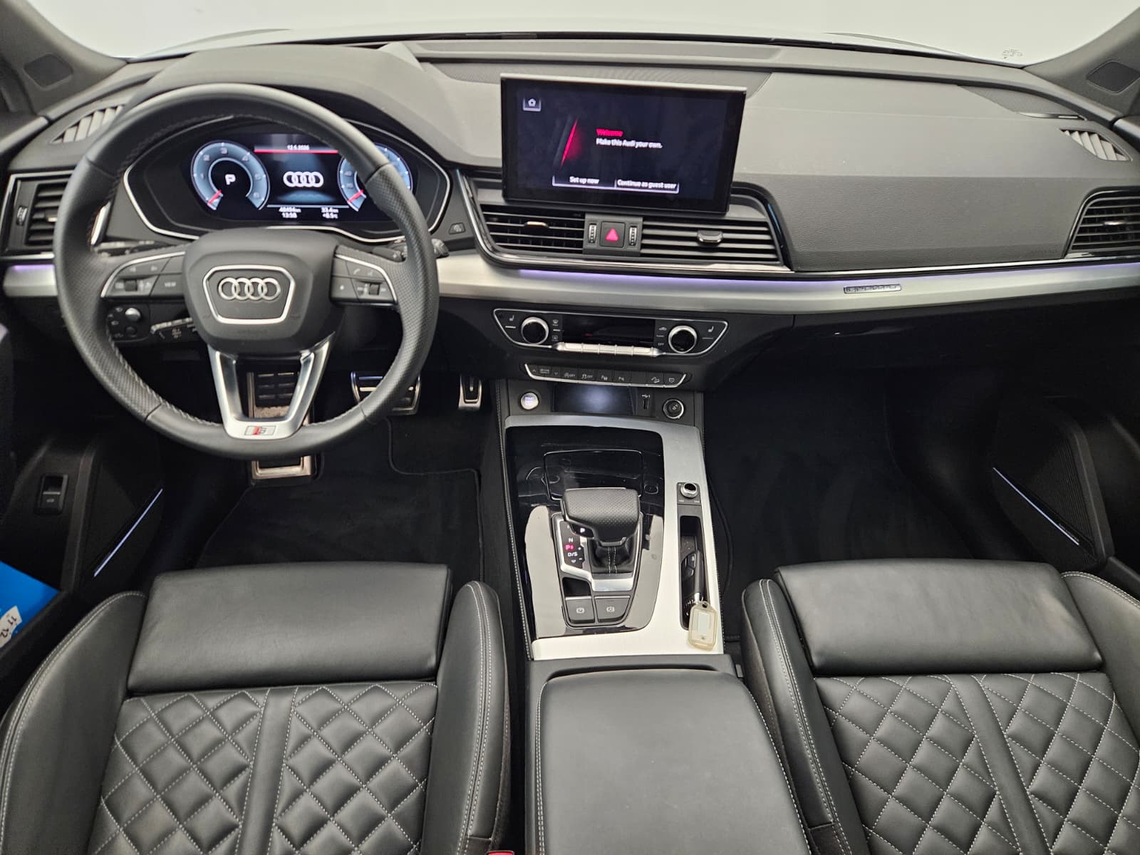 AUDI Q5 40 TDI Black Edition quattro S-tronic-image-9