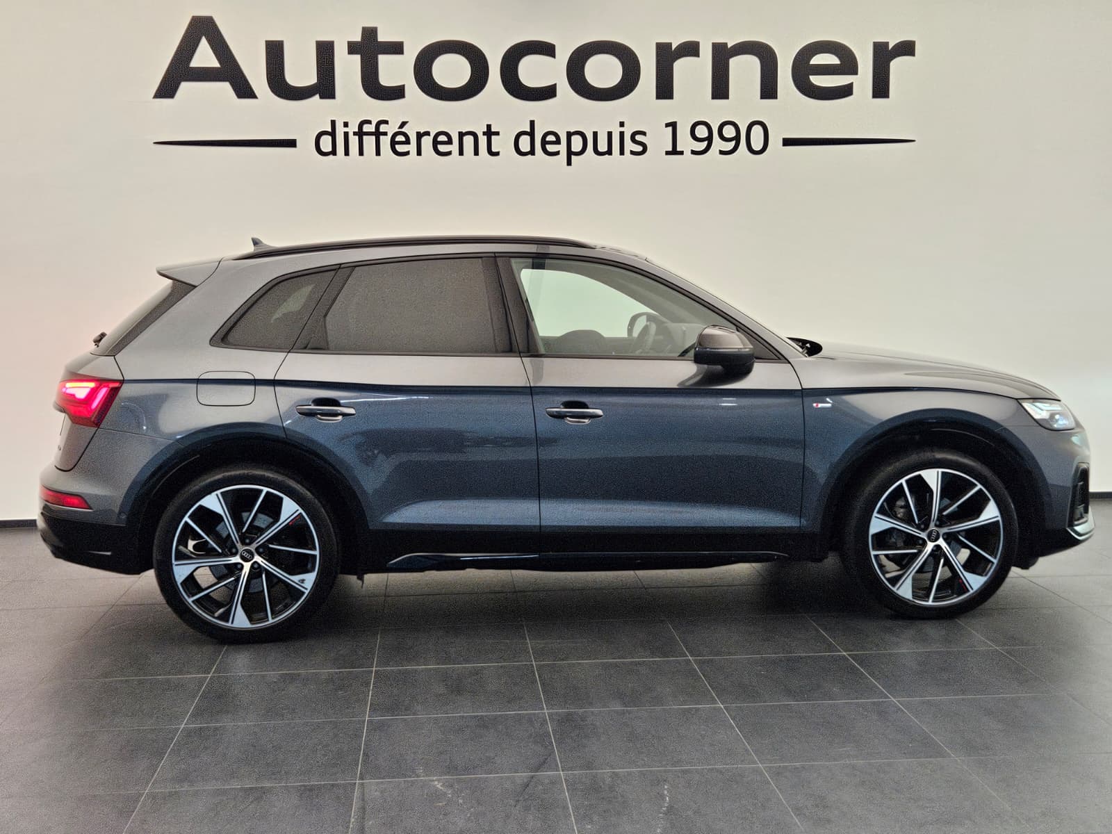 AUDI Q5 40 TDI Black Edition quattro S-tronic-image-5