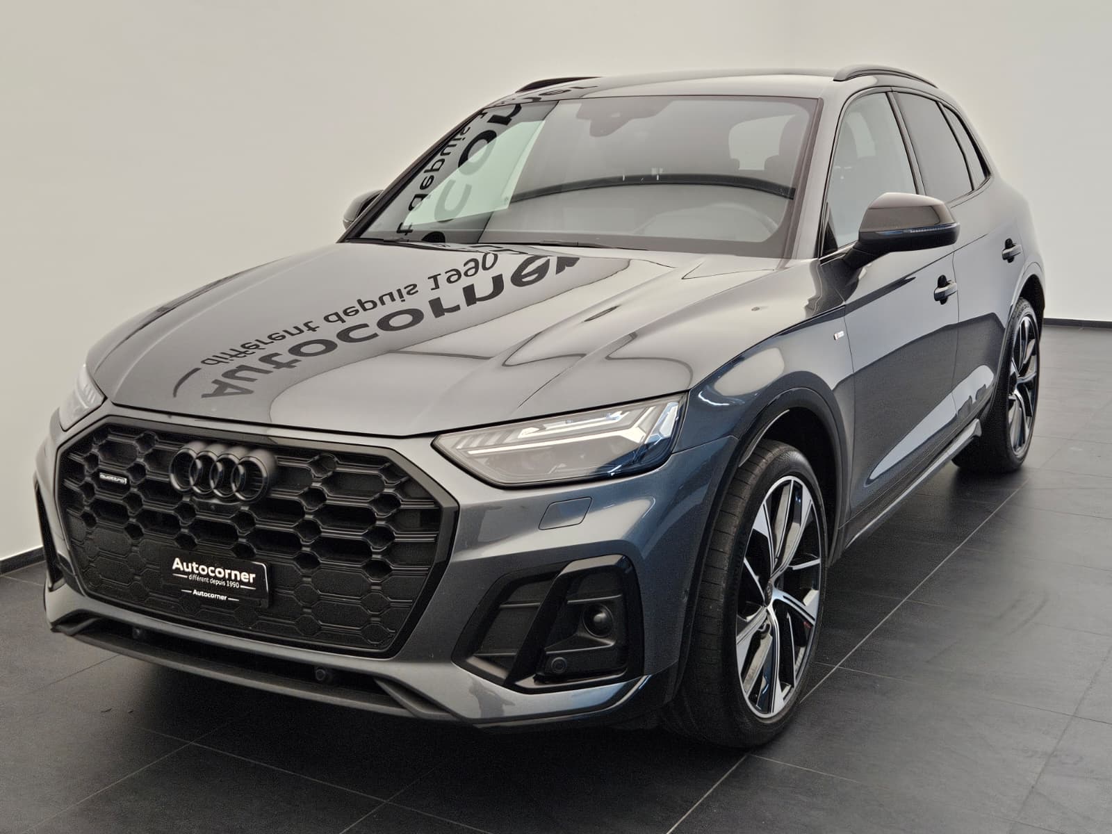 AUDI Q5 40 TDI Black Edition quattro S-tronic-image-2