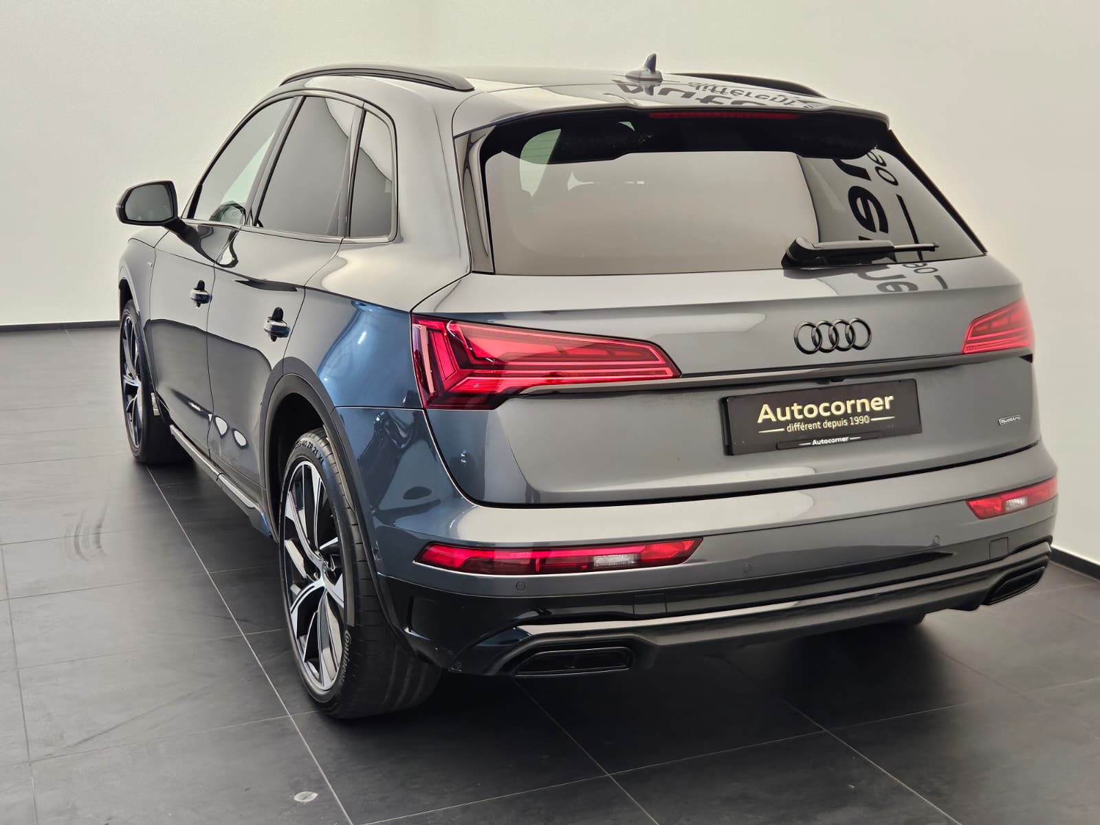 AUDI Q5 40 TDI Black Edition quattro S-tronic-image-8