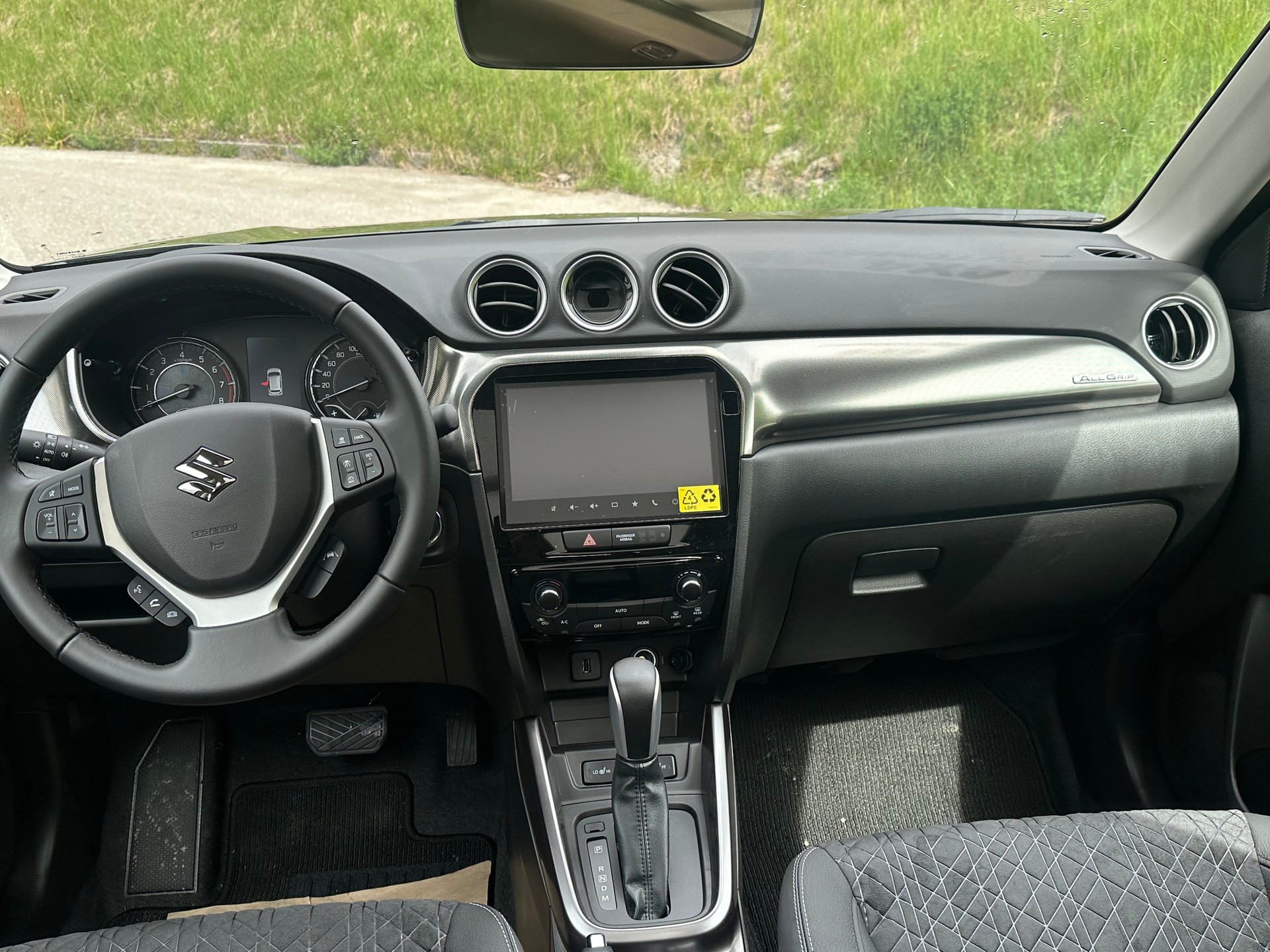 SUZUKI Vitara 1.4 Boosterjet Compact Top 4x4 Hybrid Automatic-image-6