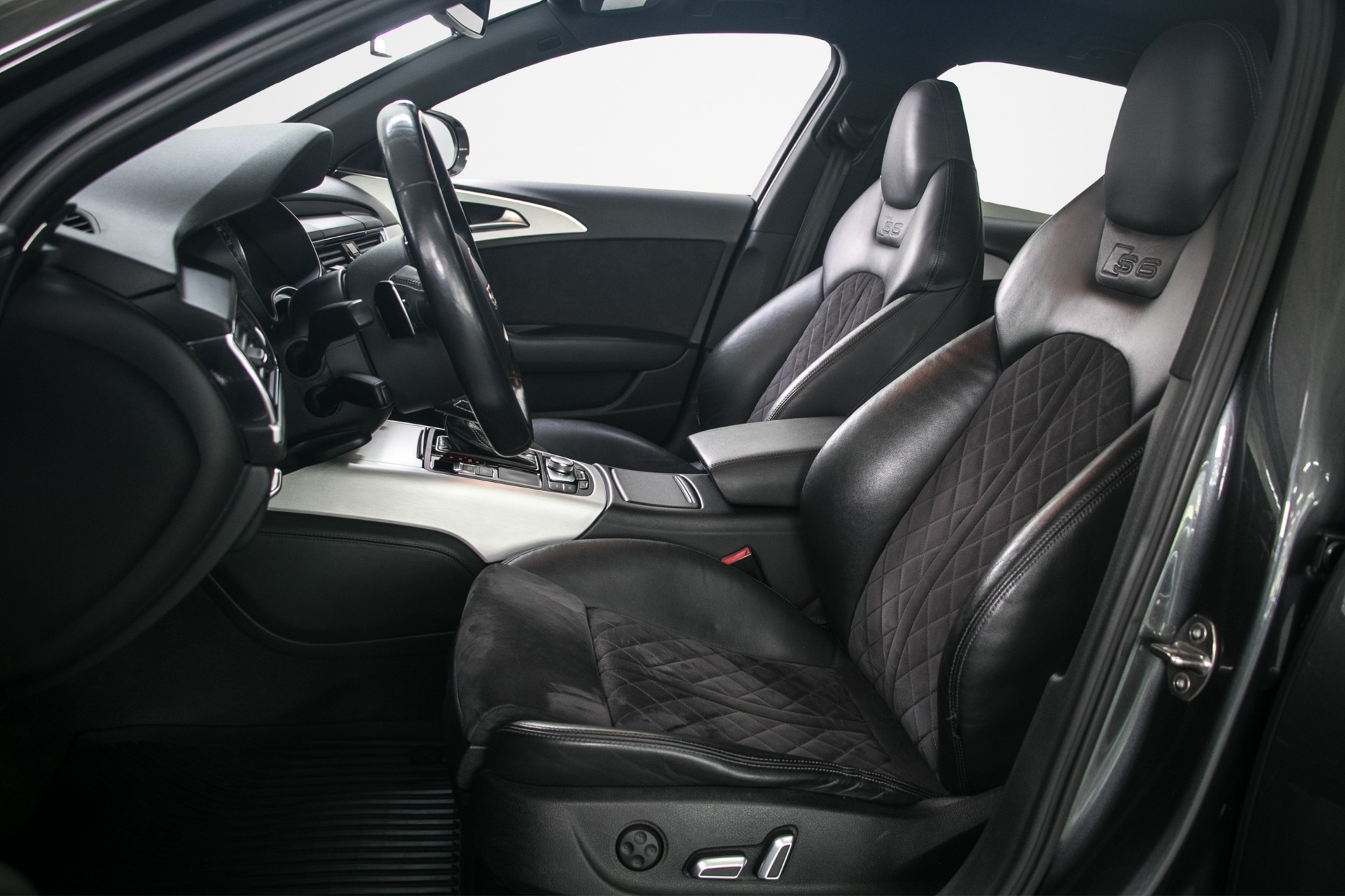 AUDI S6 Avant 4.0 TFSI V8 quattro S-tronic-image-13
