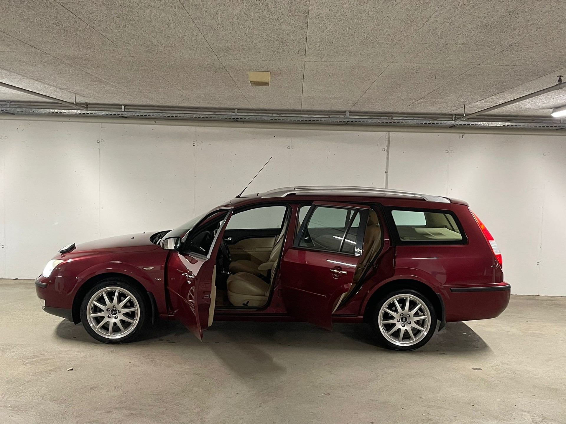 FORD Mondeo 2.5i V6 Executive // MFK NEU-image-18