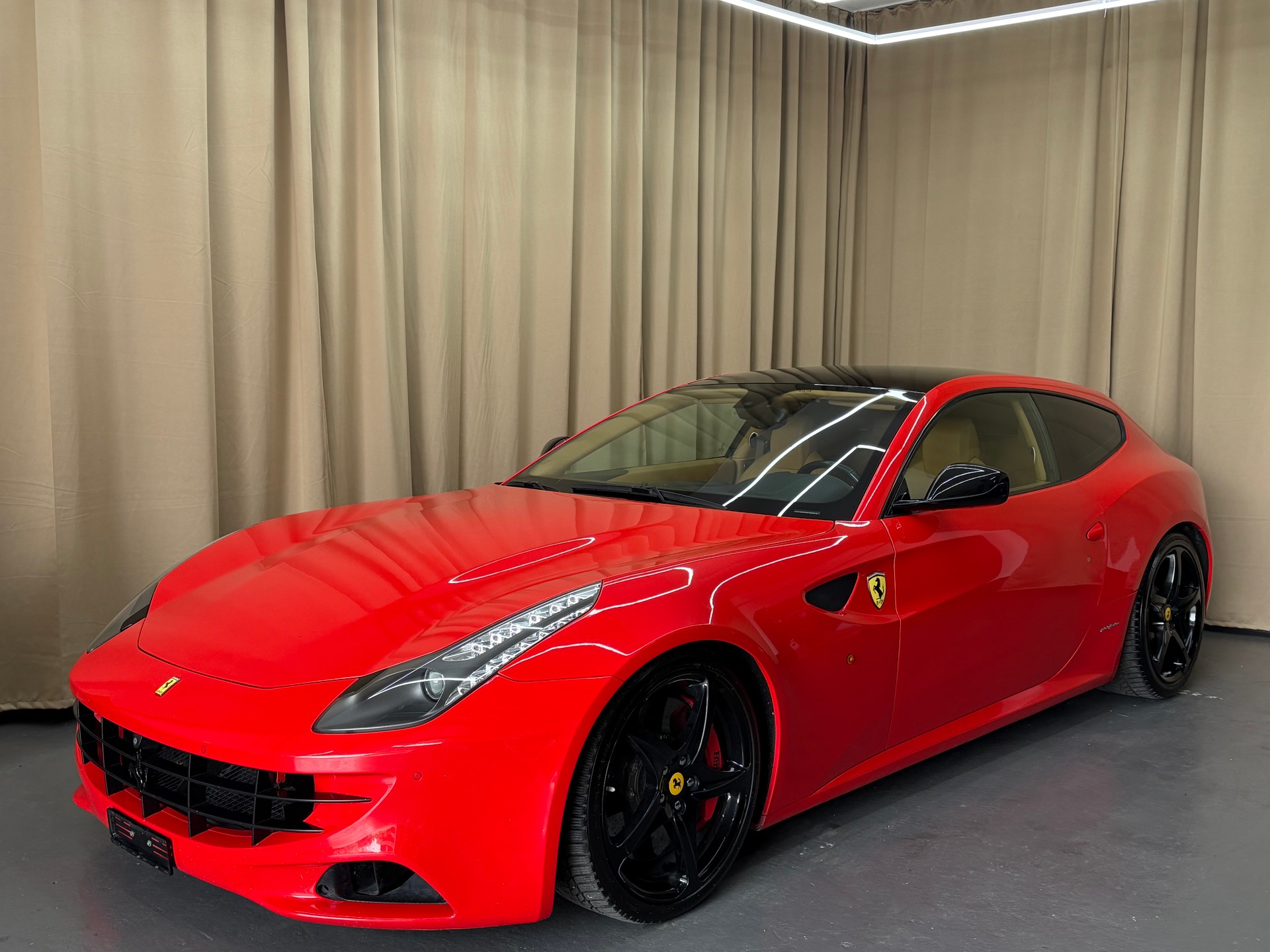 FERRARI FF-image-1