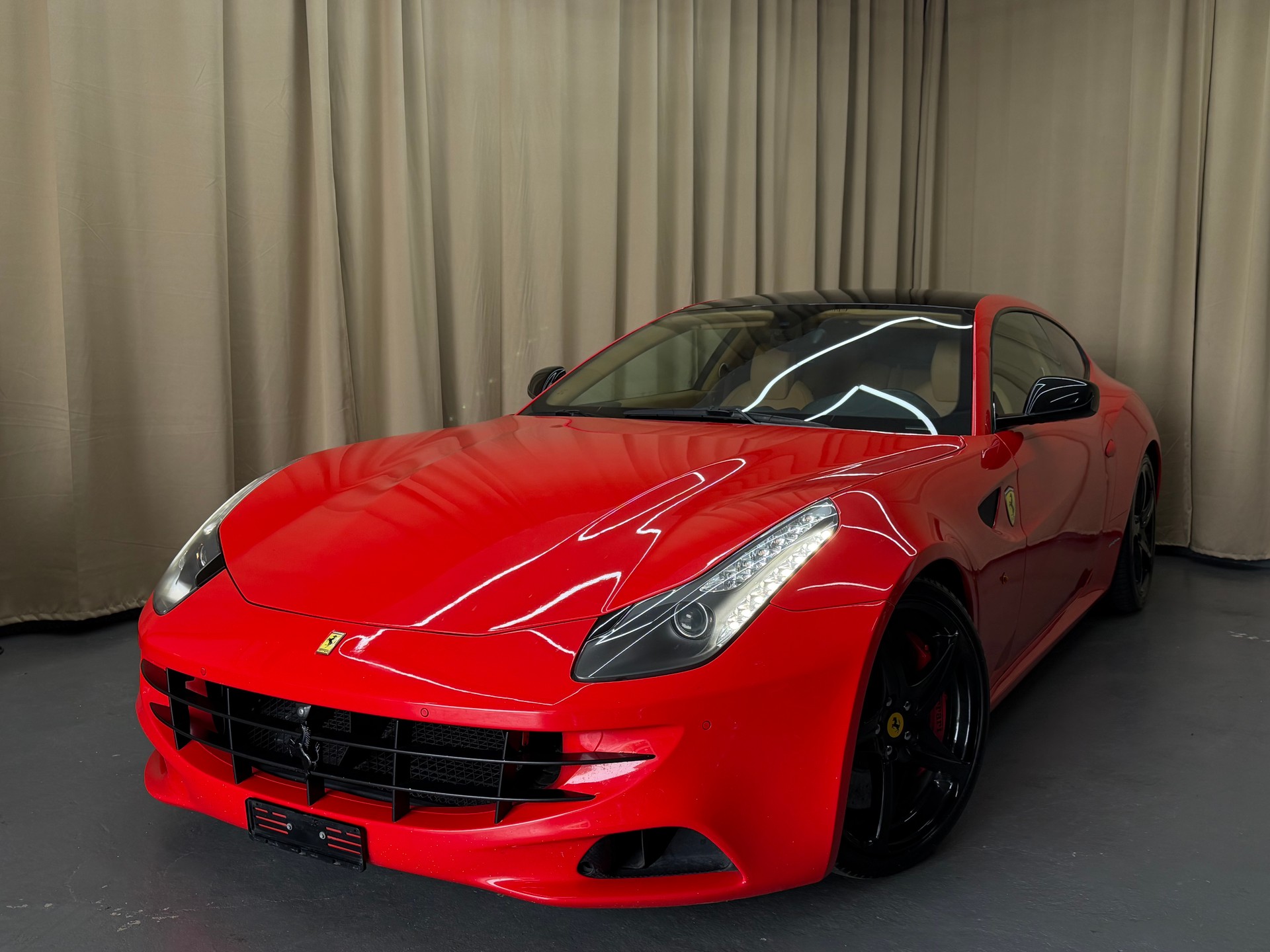 FERRARI FF