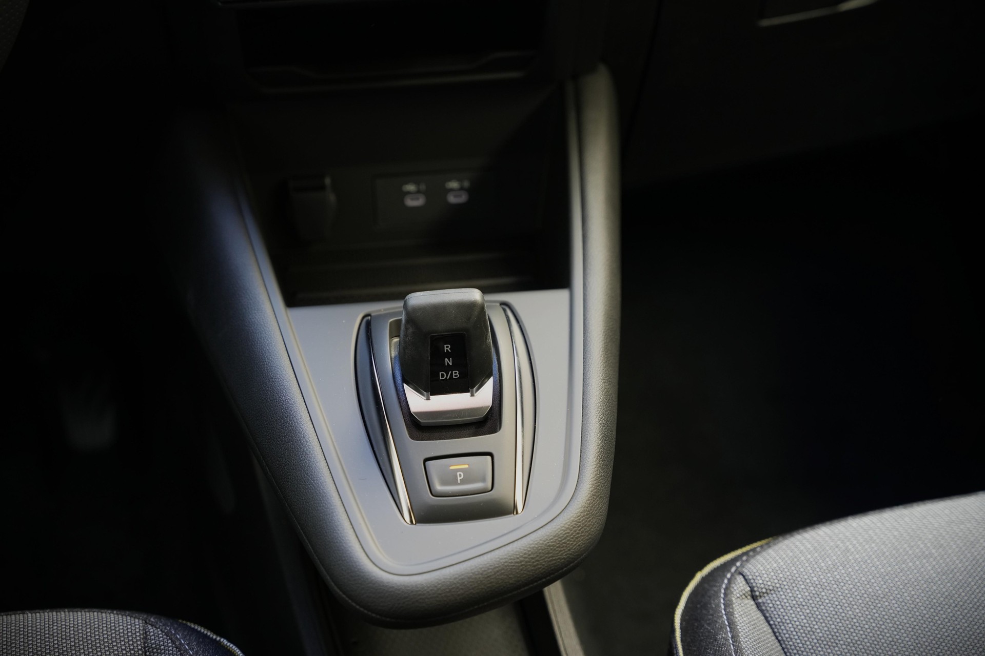 MITSUBISHI Grandis 1.8 HEV Intense-image-12
