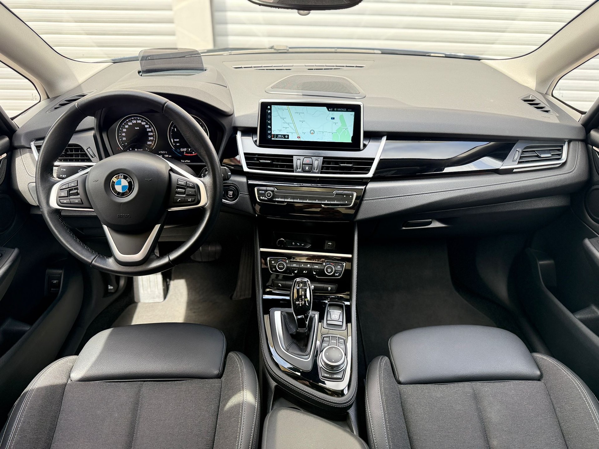 BMW 218d xDrive Active Tourer-image-12