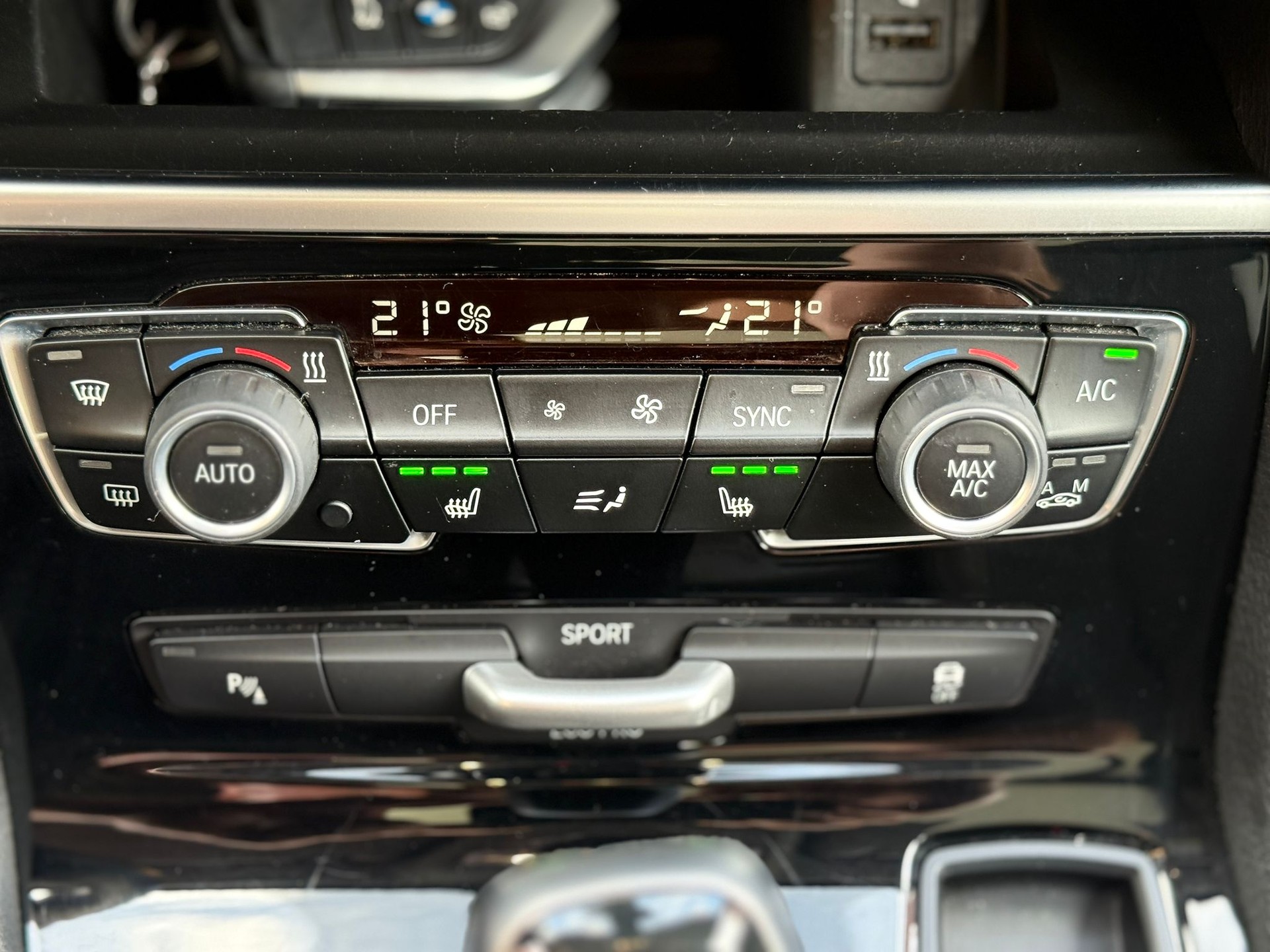 BMW 218d xDrive Active Tourer-image-23