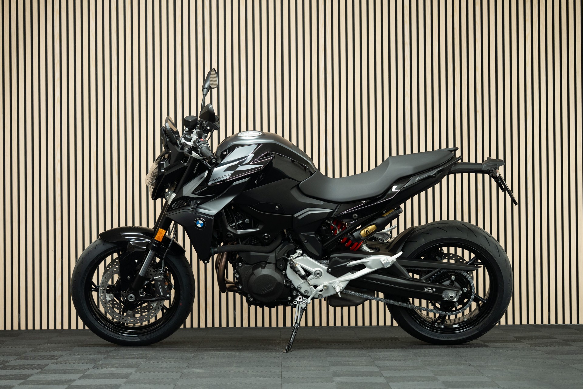 BMW F 900 R A2 mit 0.9% Leasing-showroom-element-1