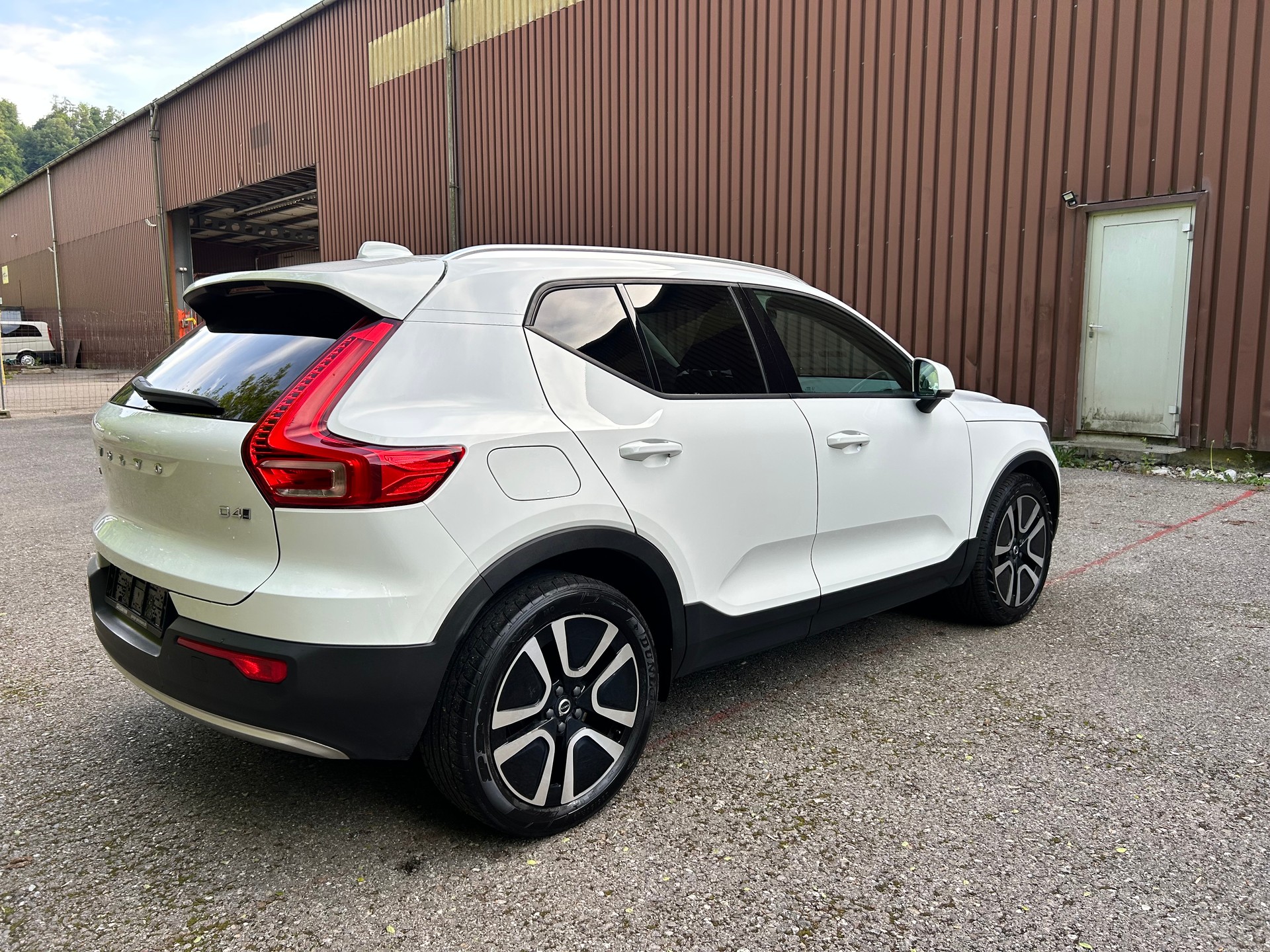 VOLVO XC40 D4 AWD Momentum Geartronic-image-6