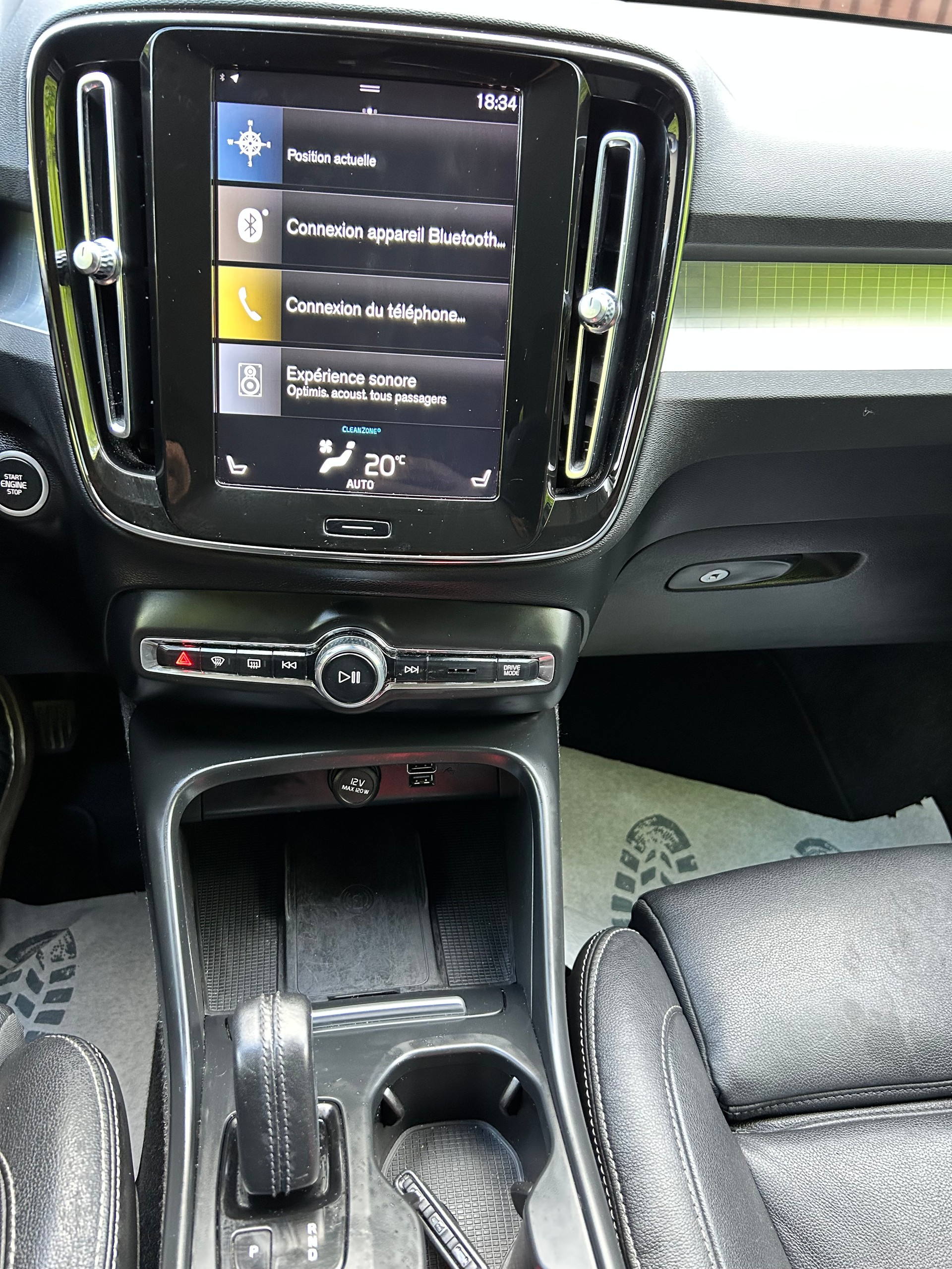 VOLVO XC40 D4 AWD Momentum Geartronic-image-12
