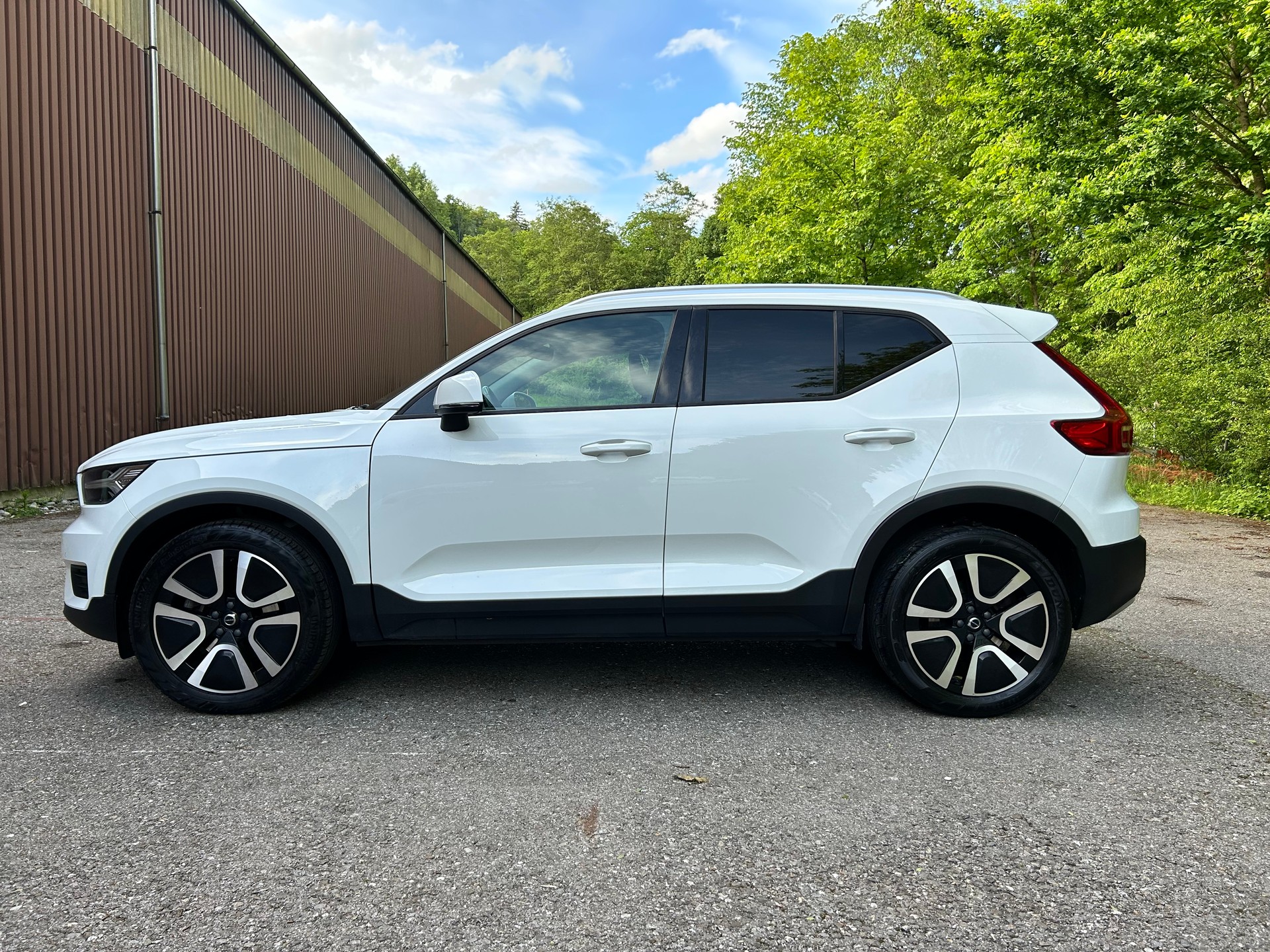 VOLVO XC40 D4 AWD Momentum Geartronic-image-5