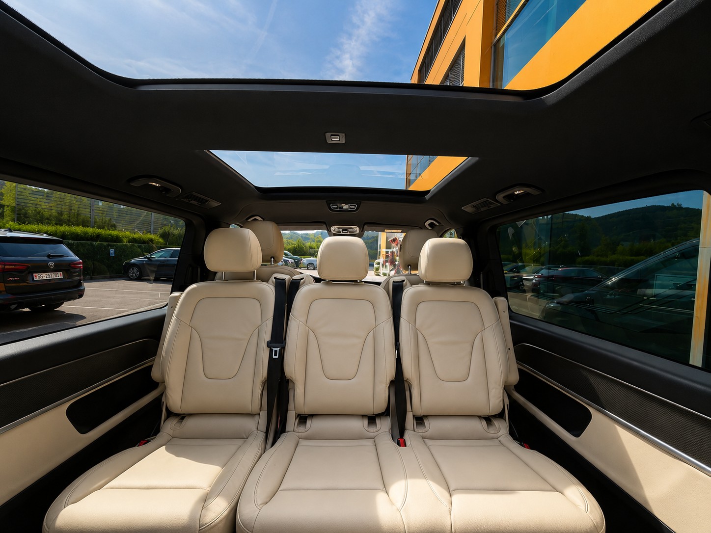 MERCEDES-BENZ V 300 d lang AMG Line Av. 4Matic 9G-Tronic / Pano-Dach + El.-Türen-image-8