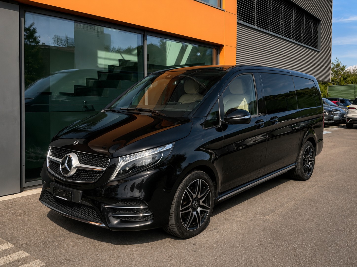 MERCEDES-BENZ V 300 d lang AMG Line Av. 4Matic 9G-Tronic / Pano-Dach + El.-Türen-image-2