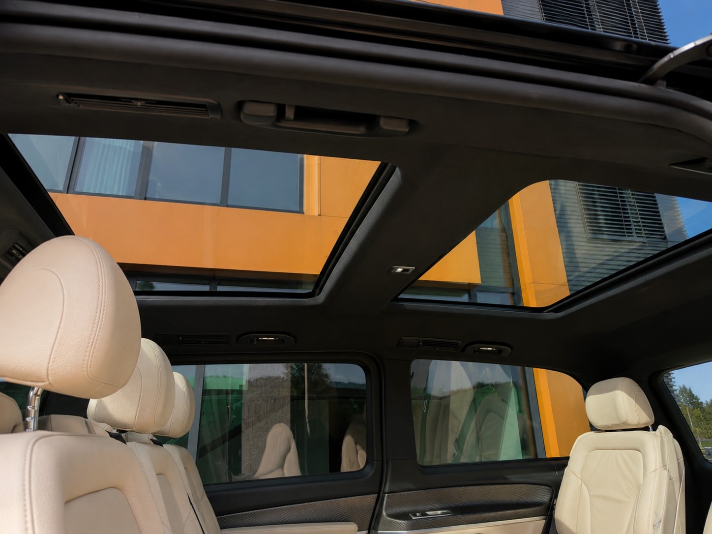 MERCEDES-BENZ V 300 d lang AMG Line Av. 4Matic 9G-Tronic / Pano-Dach + El.-Türen-image-9