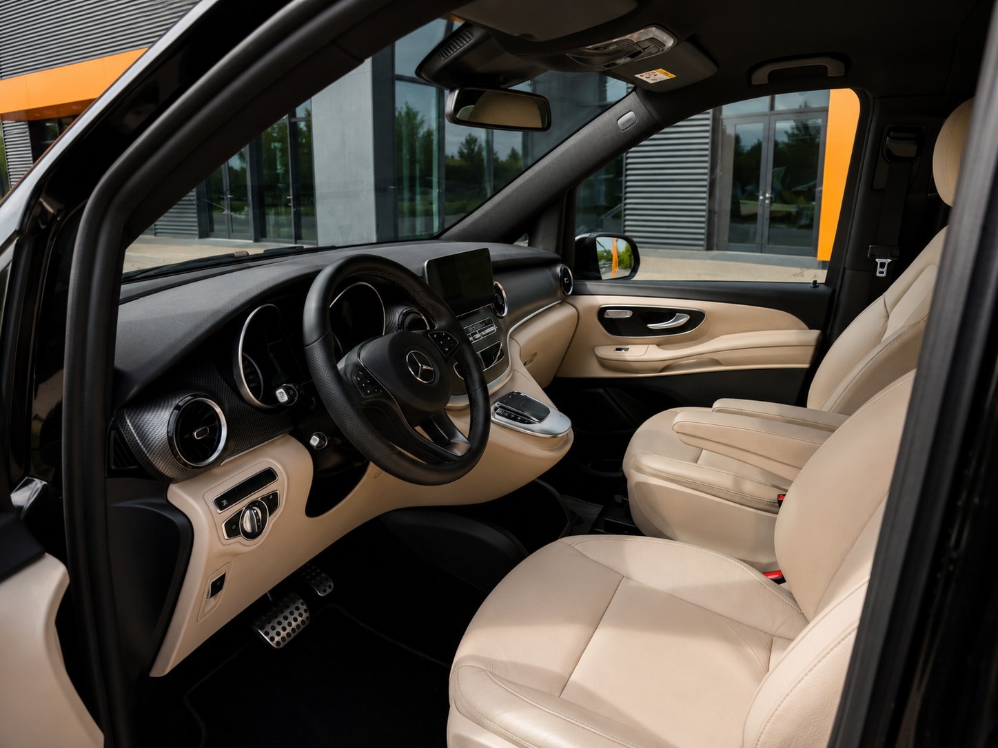 MERCEDES-BENZ V 300 d lang AMG Line Av. 4Matic 9G-Tronic / Pano-Dach + El.-Türen-image-7