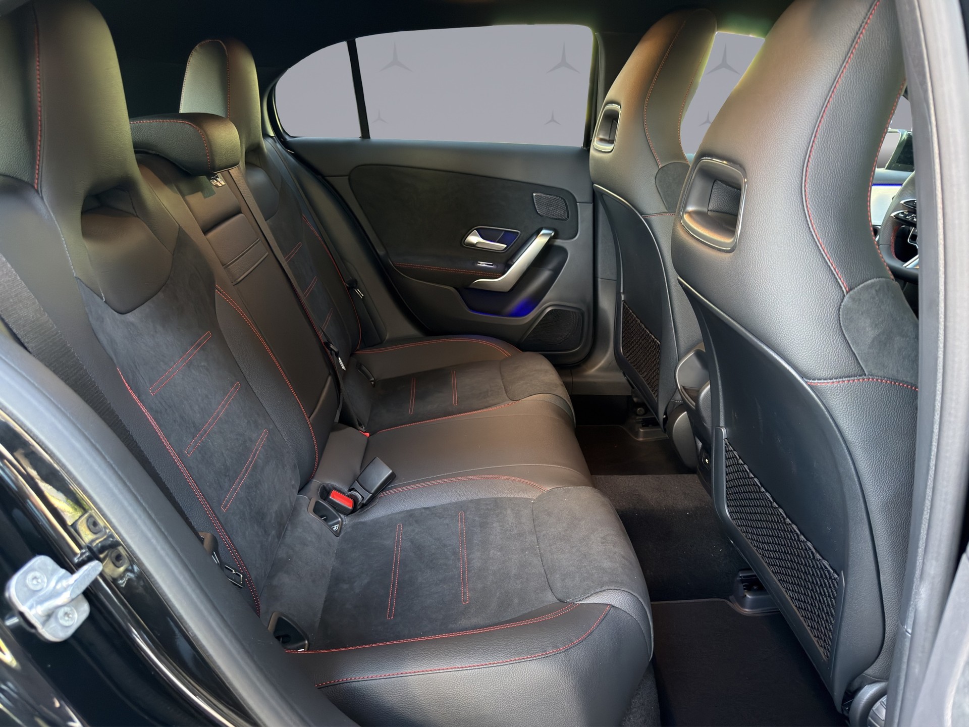 MERCEDES-BENZ A 200 Night Star AMG Line-image-17