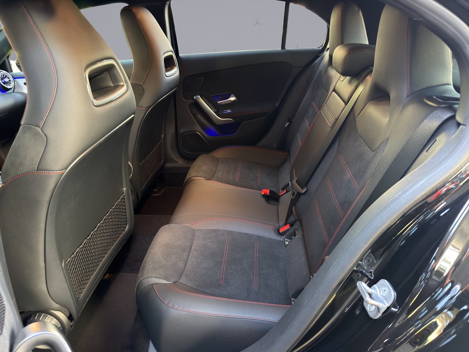 MERCEDES-BENZ A 200 Night Star AMG Line-image-10