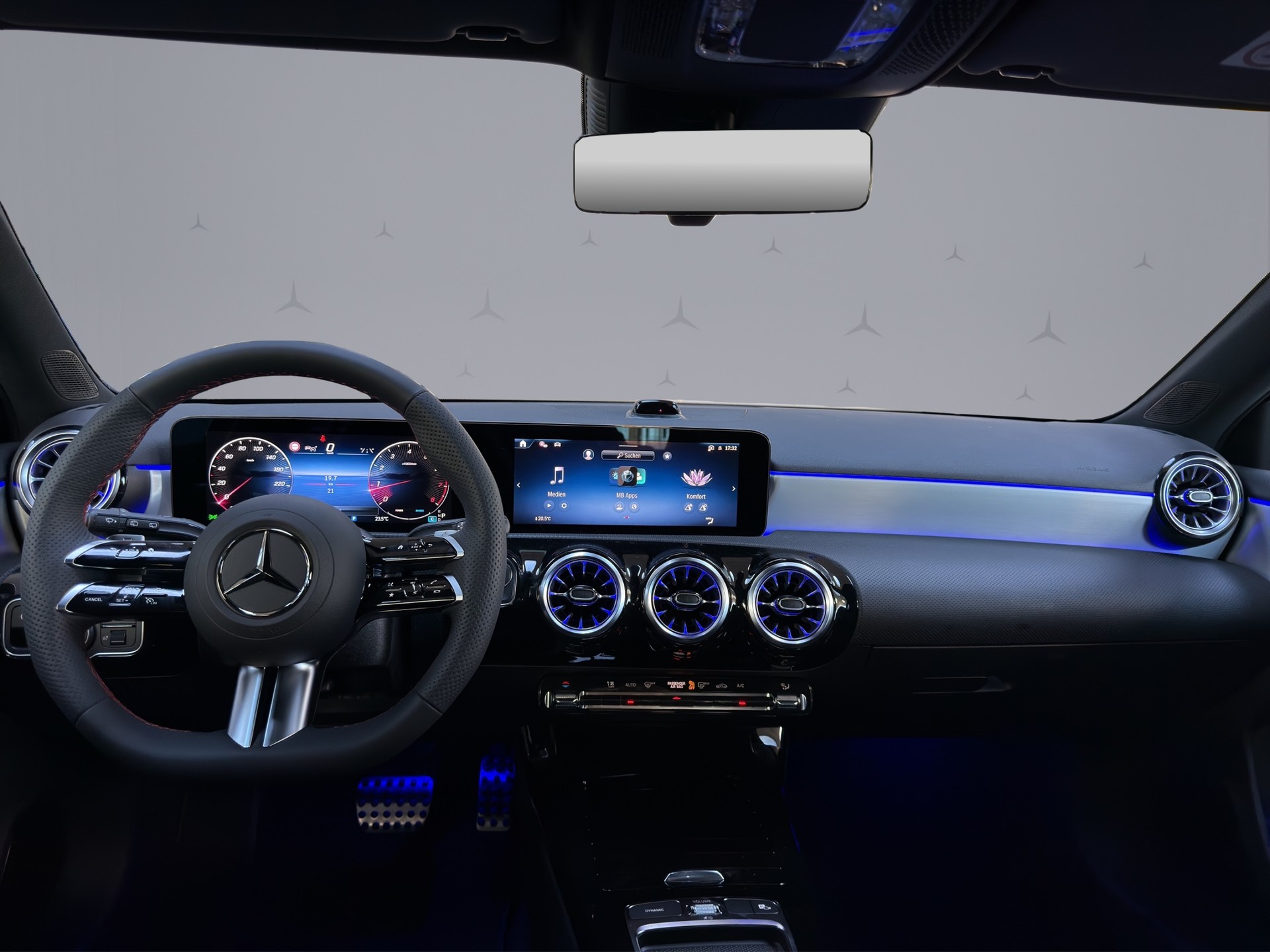 MERCEDES-BENZ A 200 Night Star AMG Line-image-13