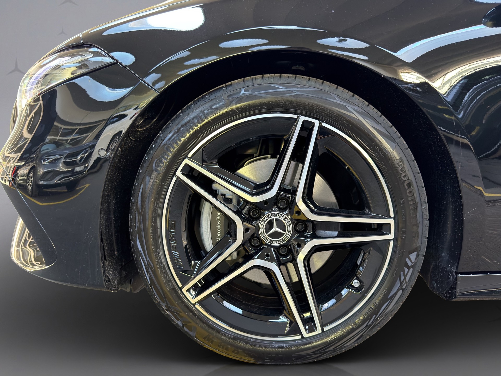 MERCEDES-BENZ A 200 Night Star AMG Line-image-21