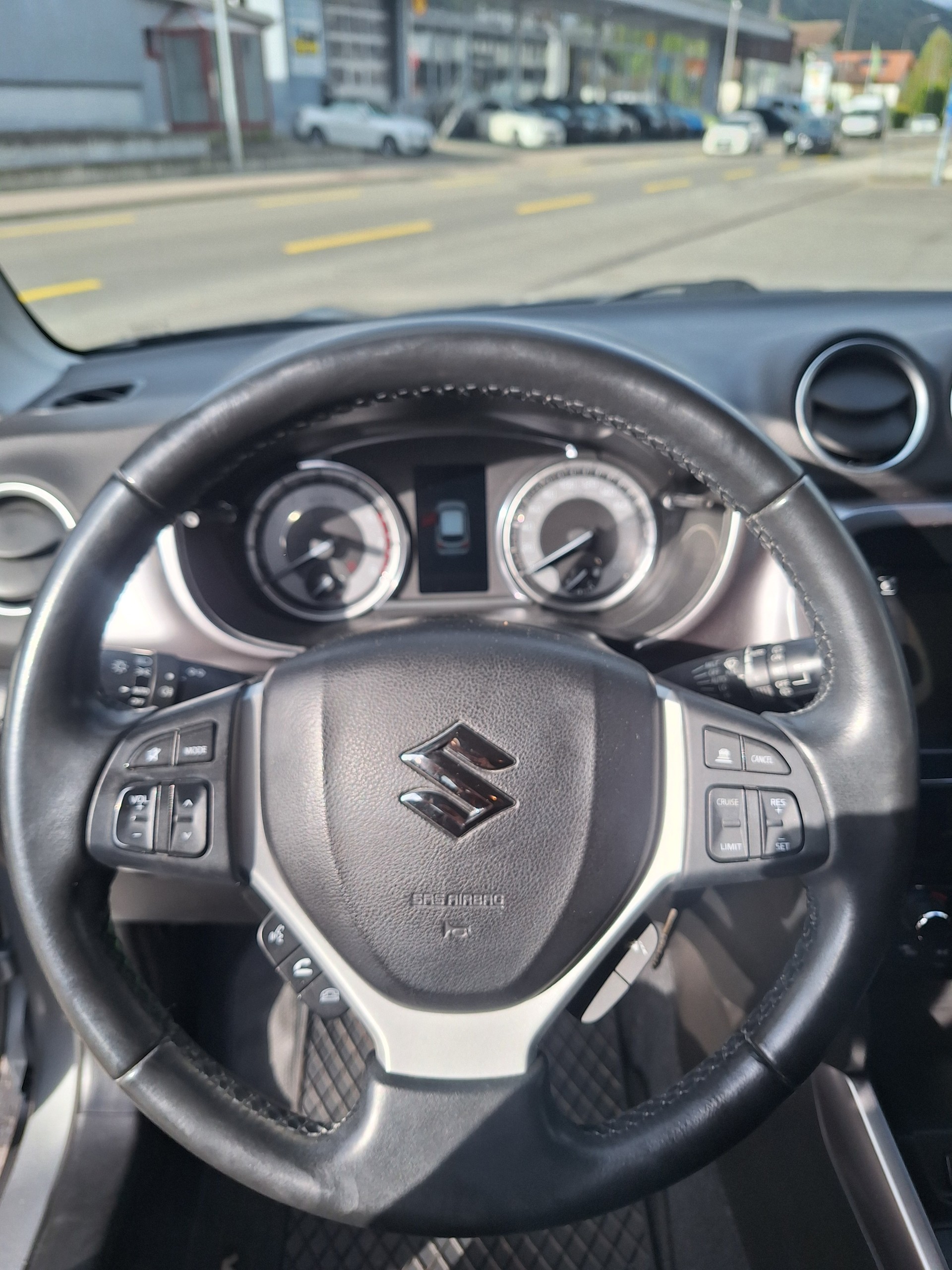 SUZUKI Vitara 1.4 Boosterjet Compact + Hybrid-image-7